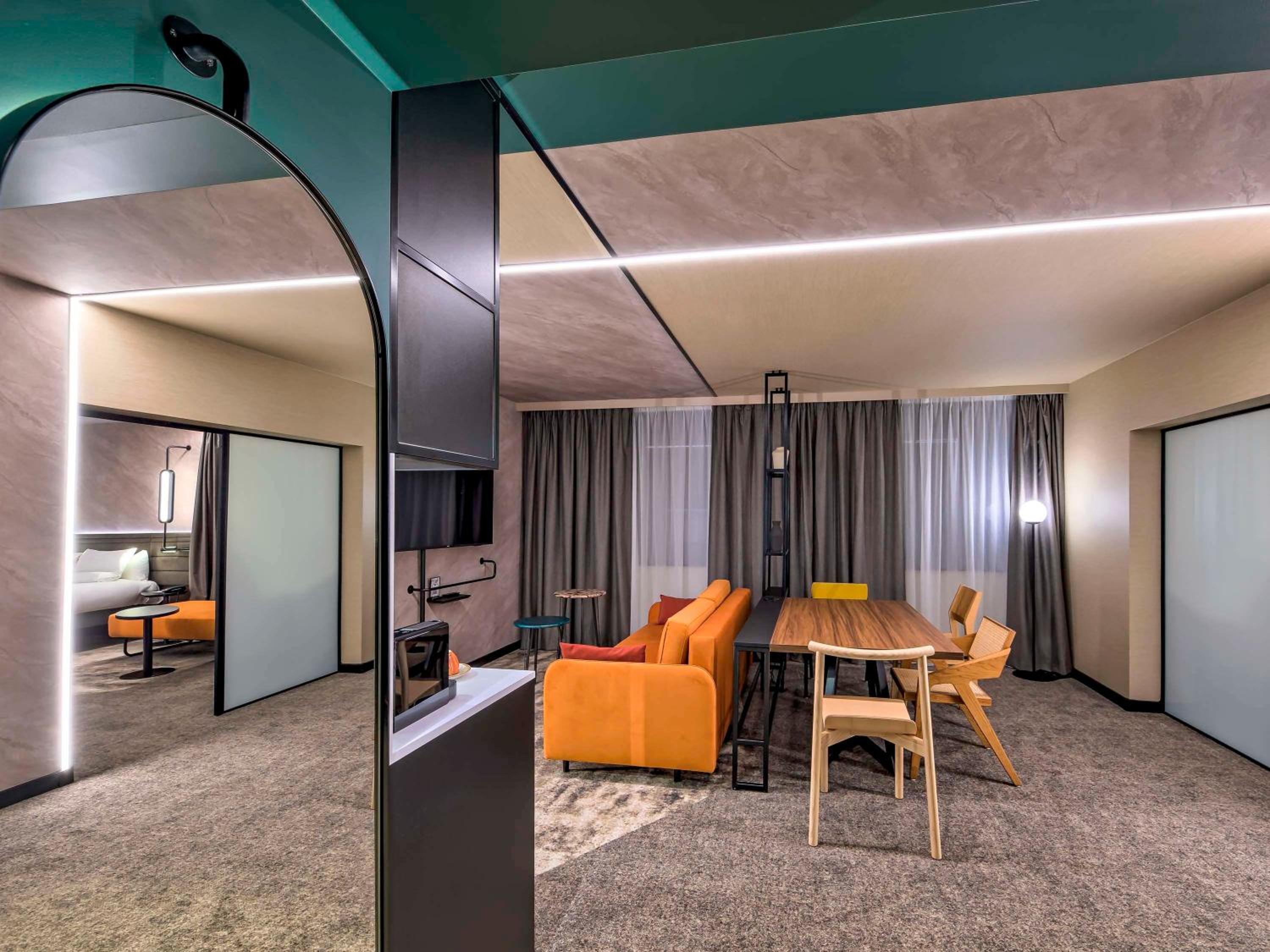 Junior Suite with Queen Bed and Sofa Bed photo 2