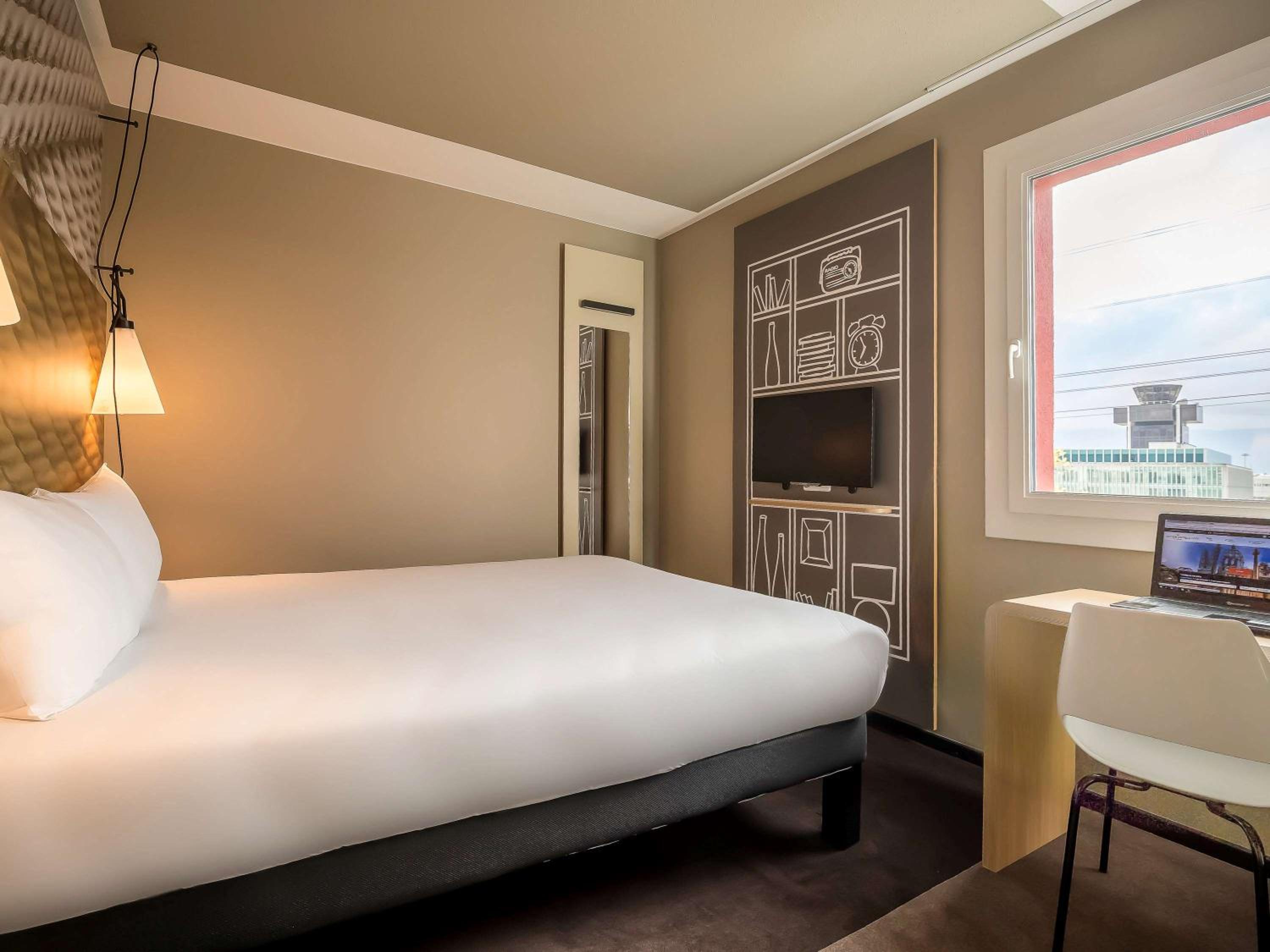 Standard Double Room - Photo 11
