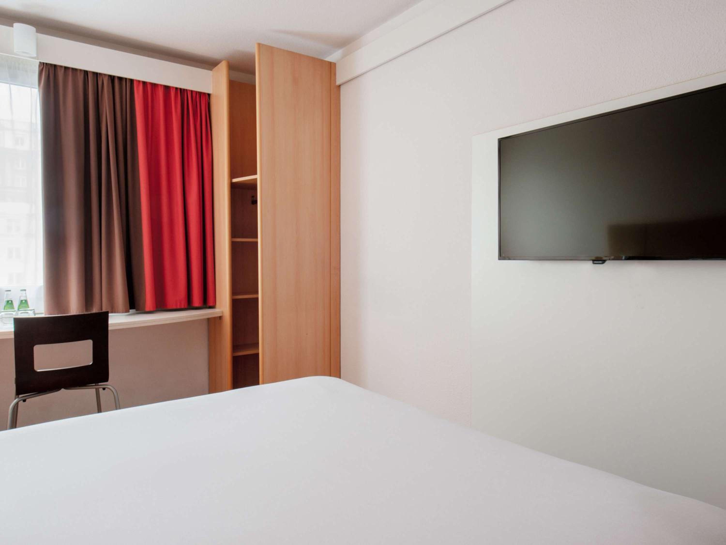 Standard One Double Bed - Photo 2