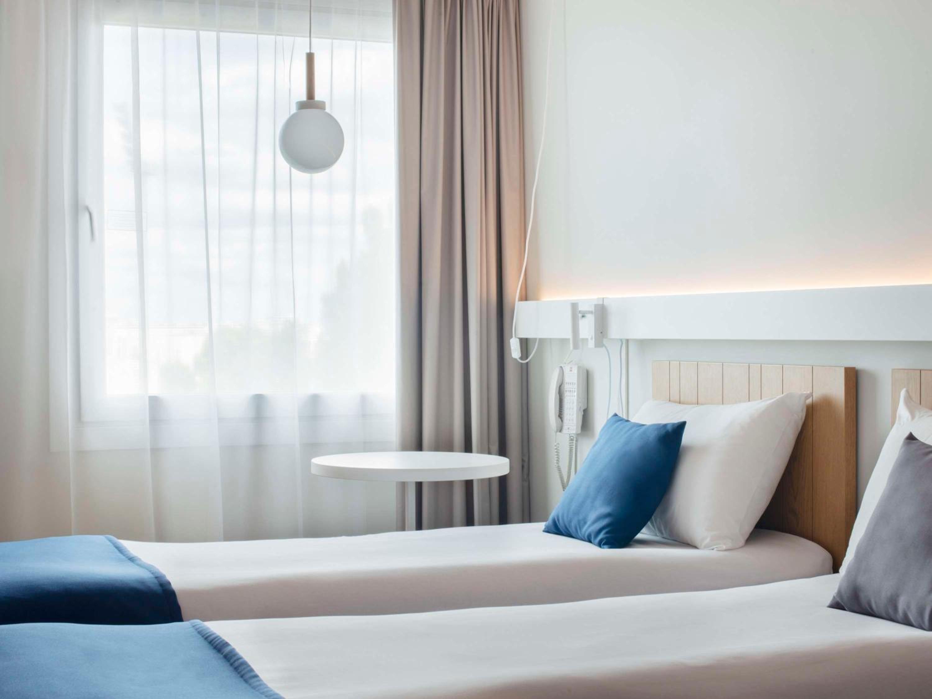 Premium Twin Room - Photo 3