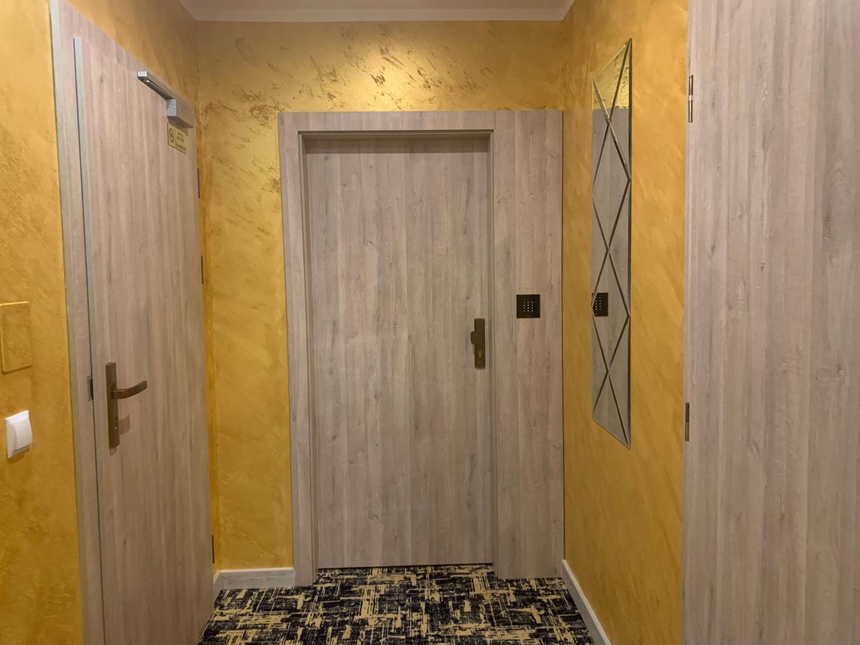 Deluxe Suite - Photo 7
