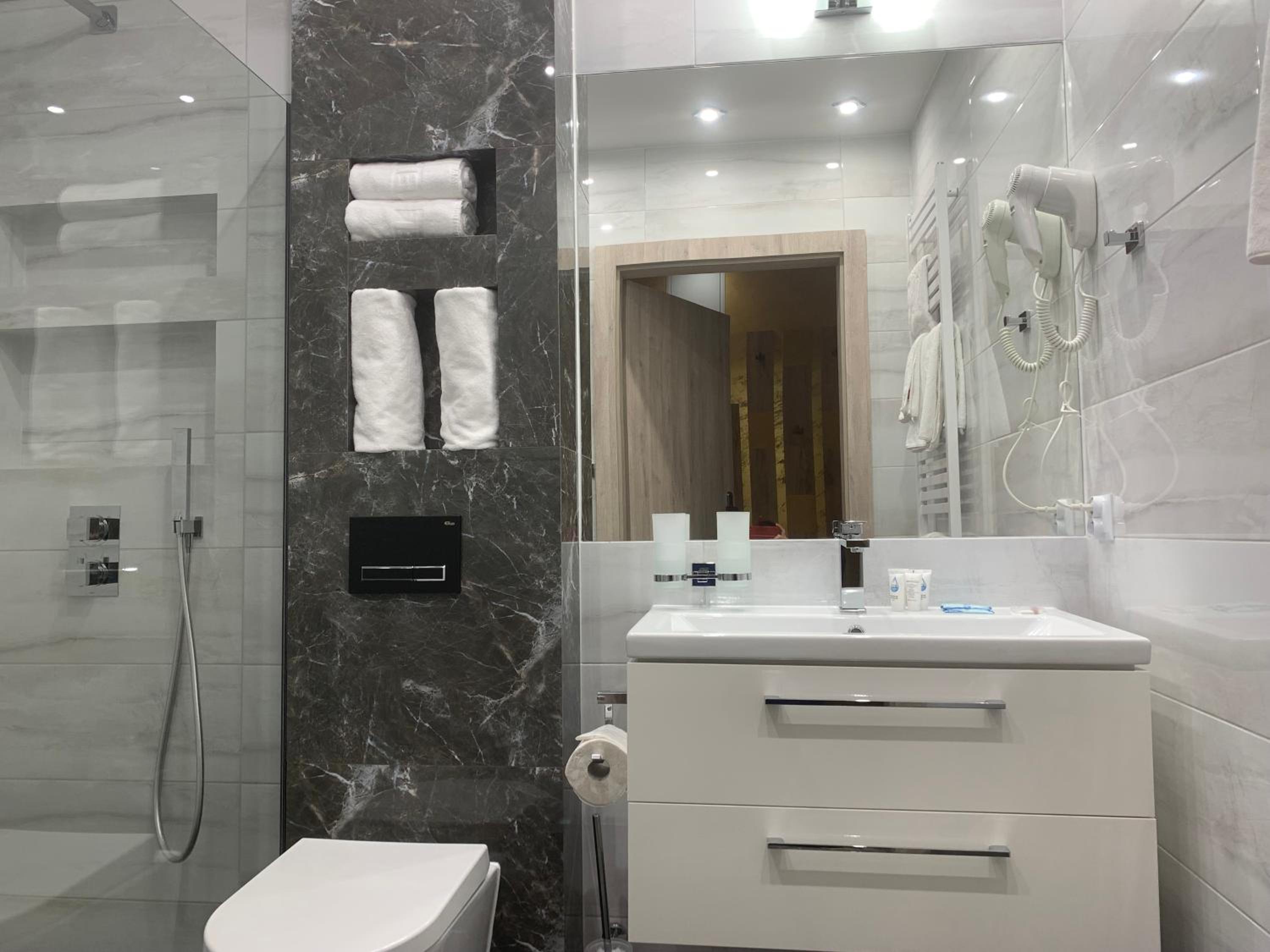 Deluxe Suite - Photo 3