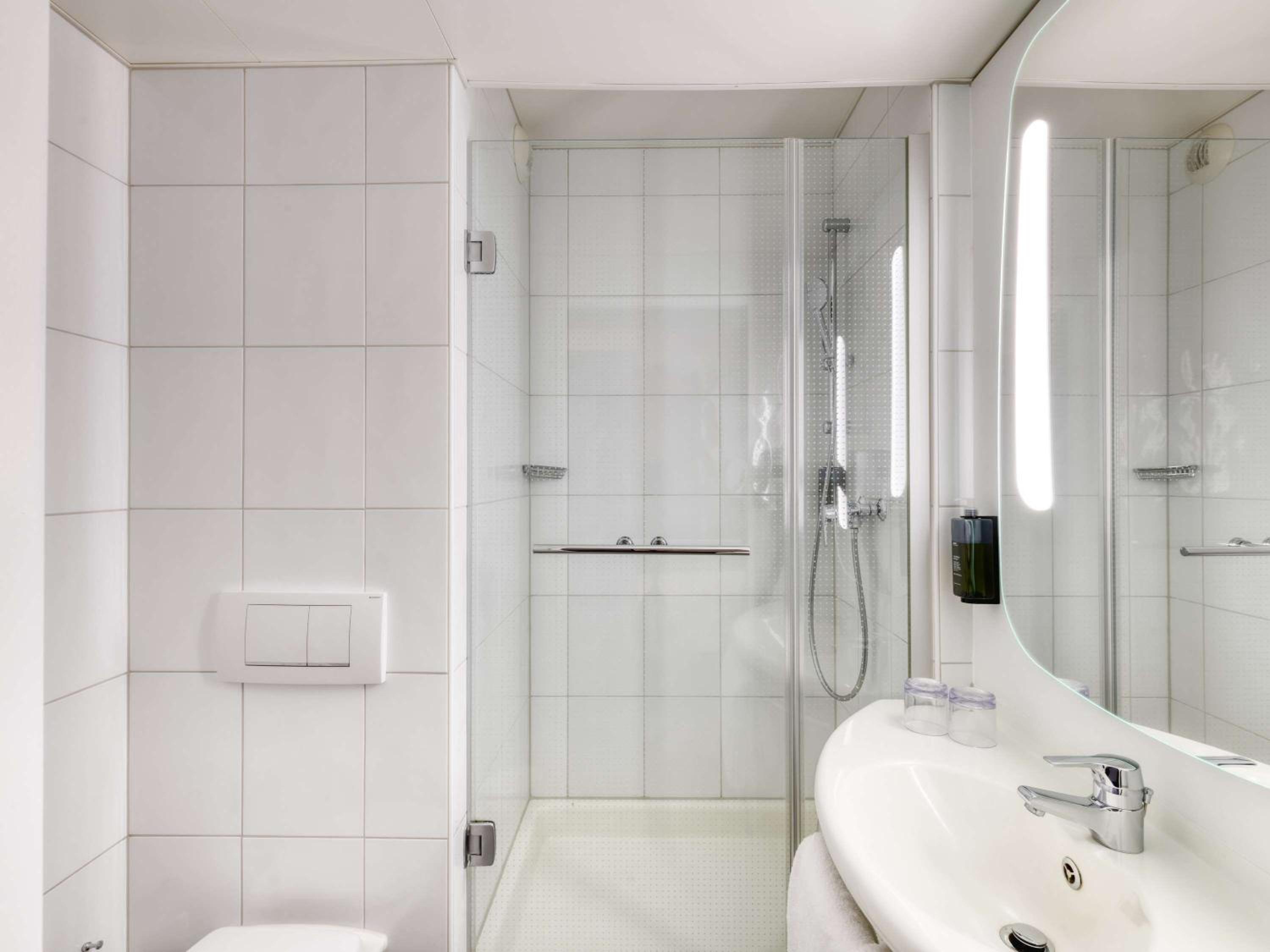 Standard Twin Room - Photo 4