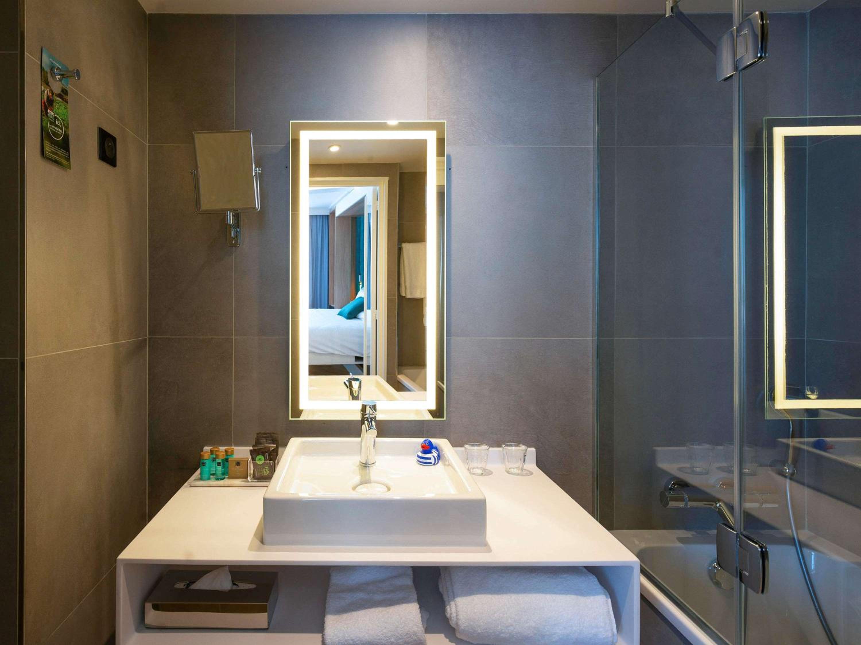 Suite with One Double Bed and One Sofabed - Terrace thumbnail 5