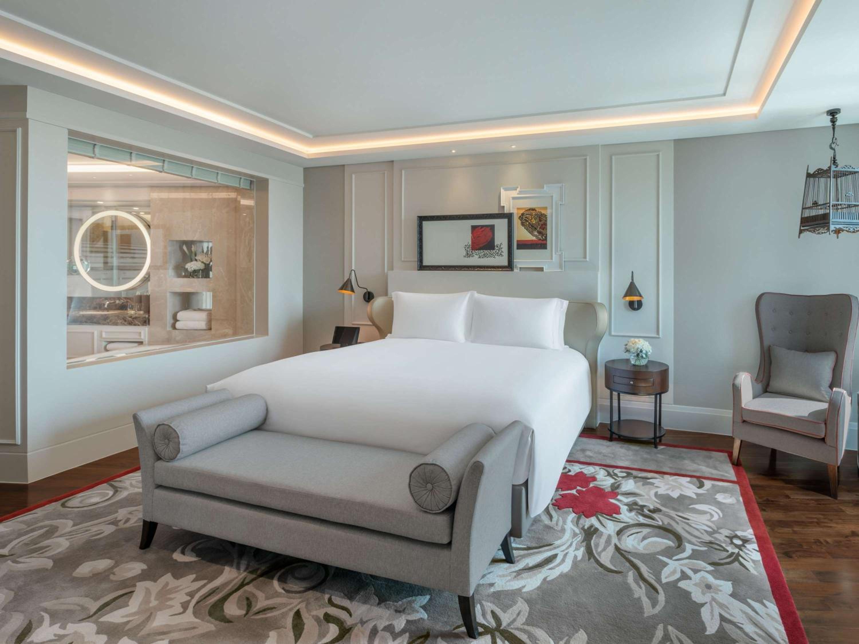 Legendary Suite with King Bed - Club Millésime Access