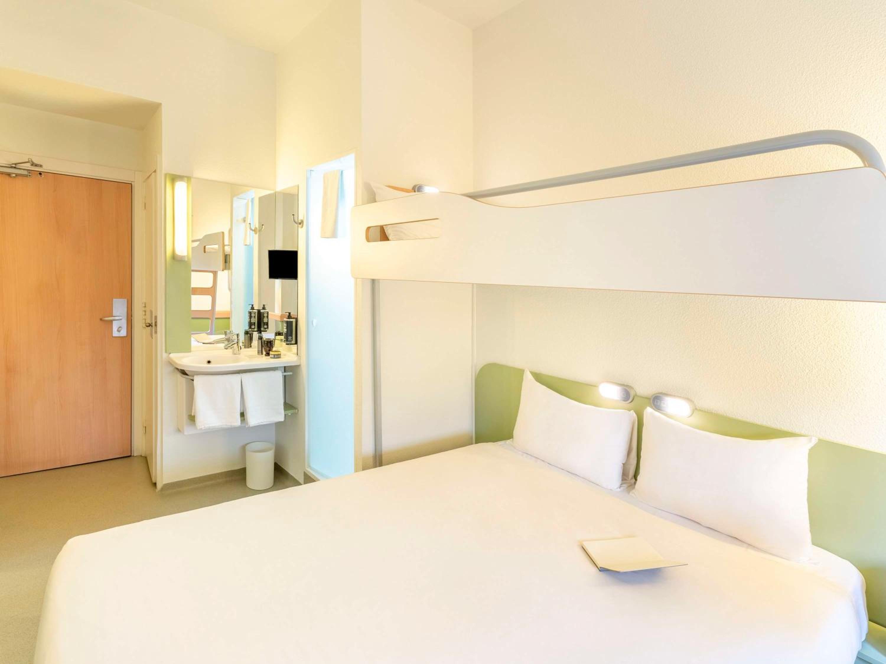 Double Room with Bunk Bed - Photo 8