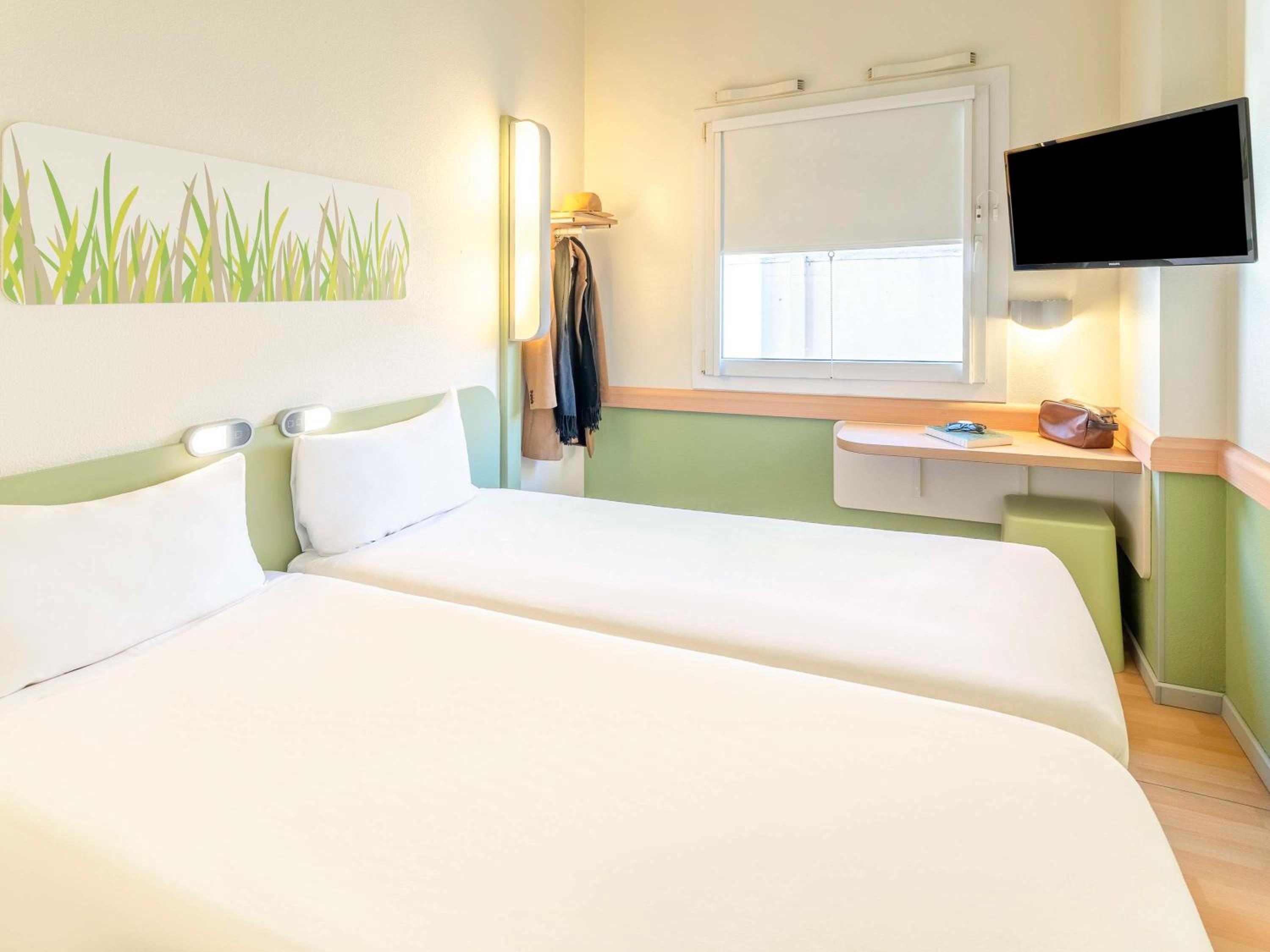 Twin Room - Photo 13