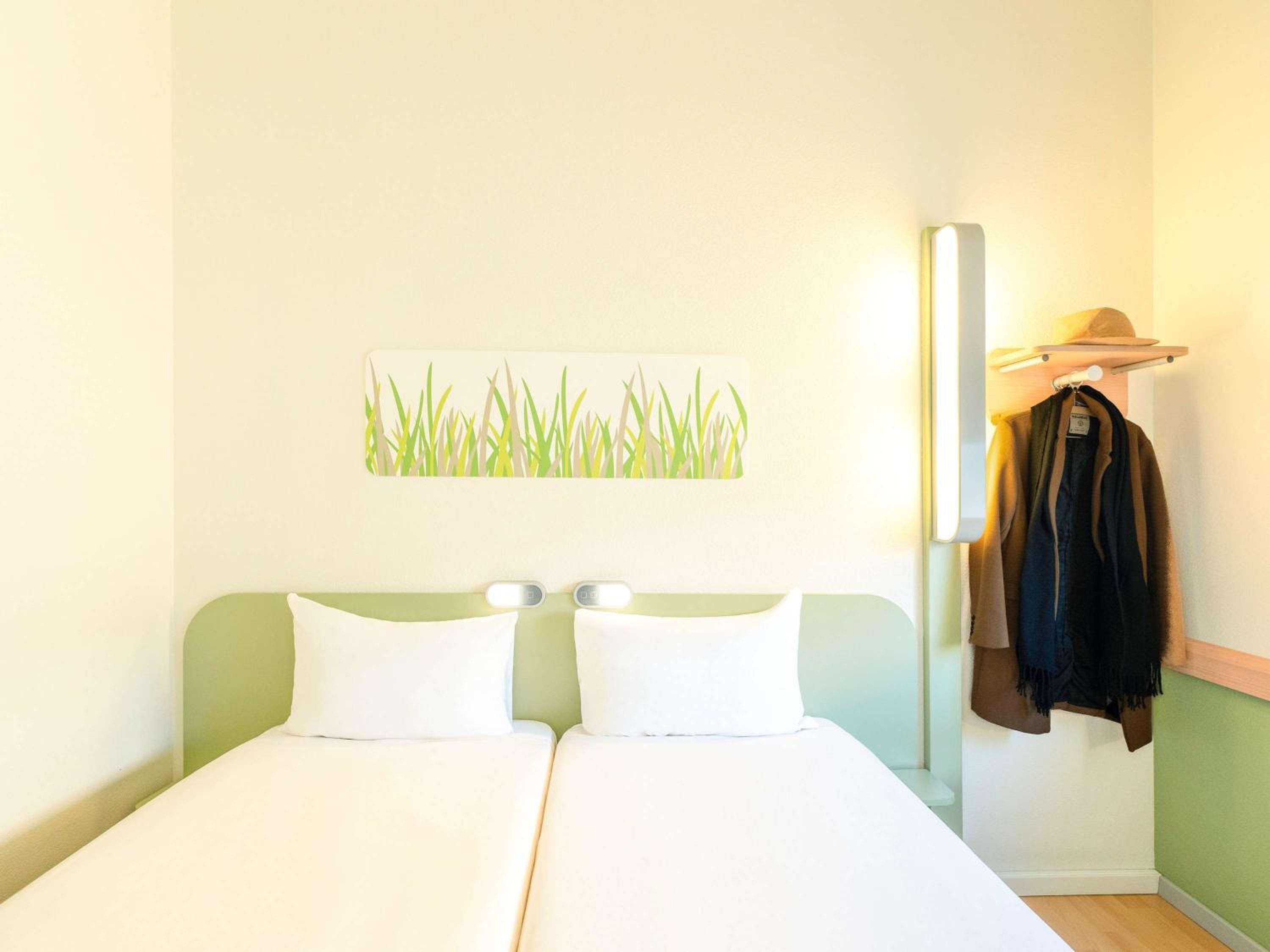 Twin Room - Photo 3