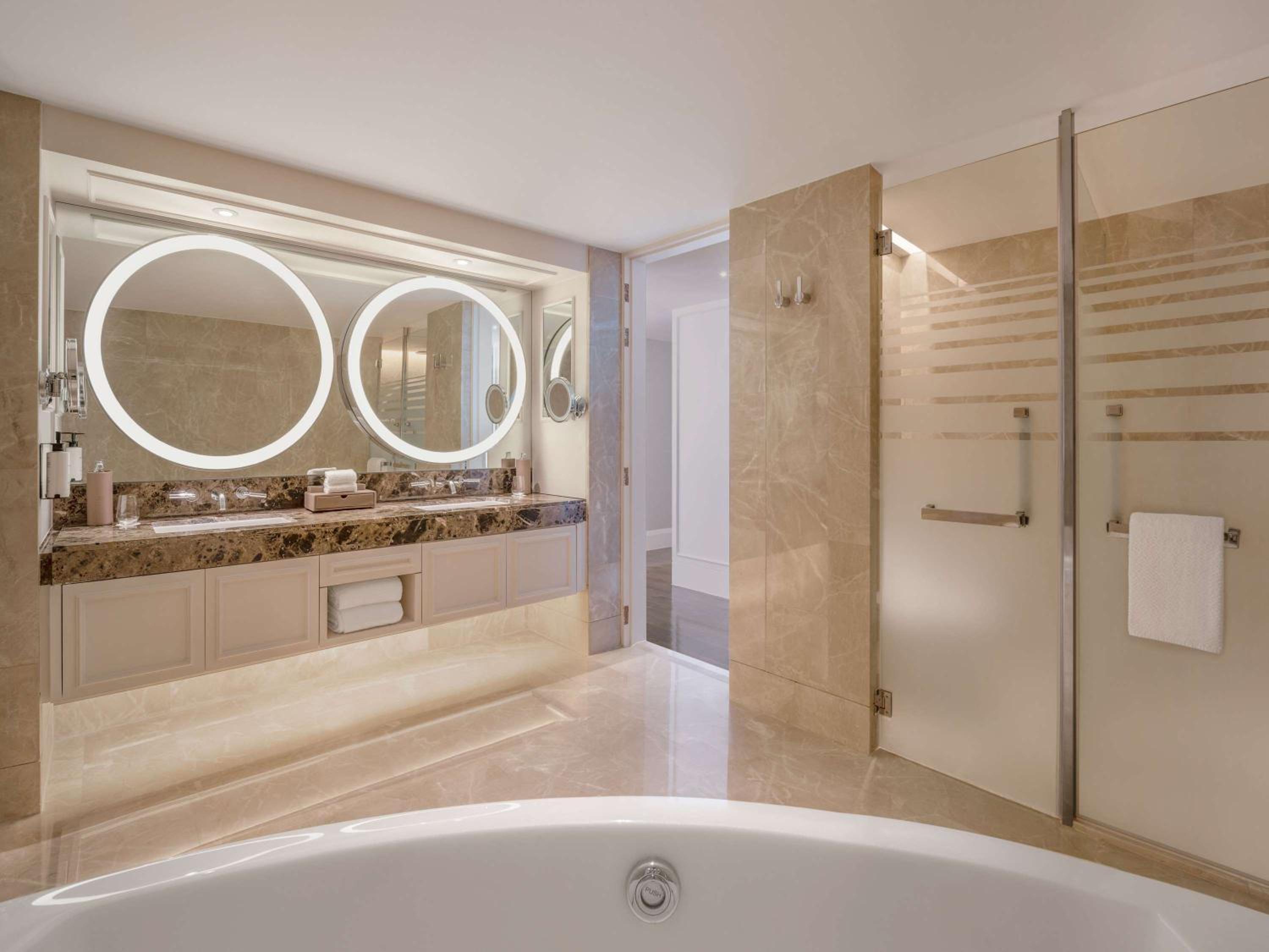 Opera King Suite with Club Access