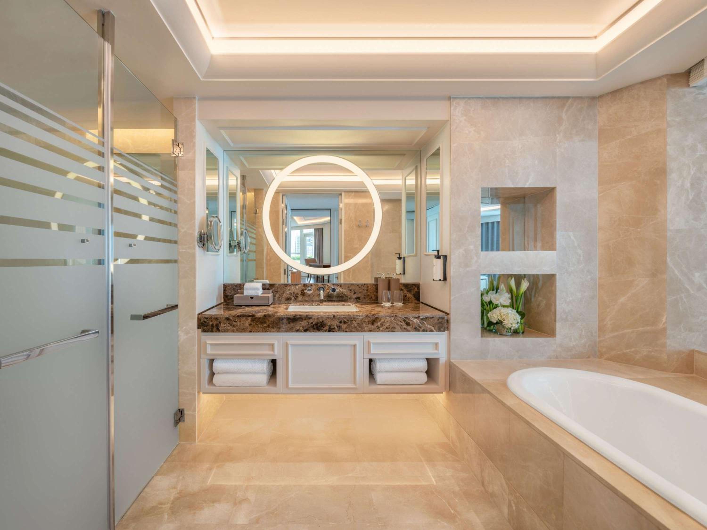 Legendary Suite with King Bed - Club Millésime Access
