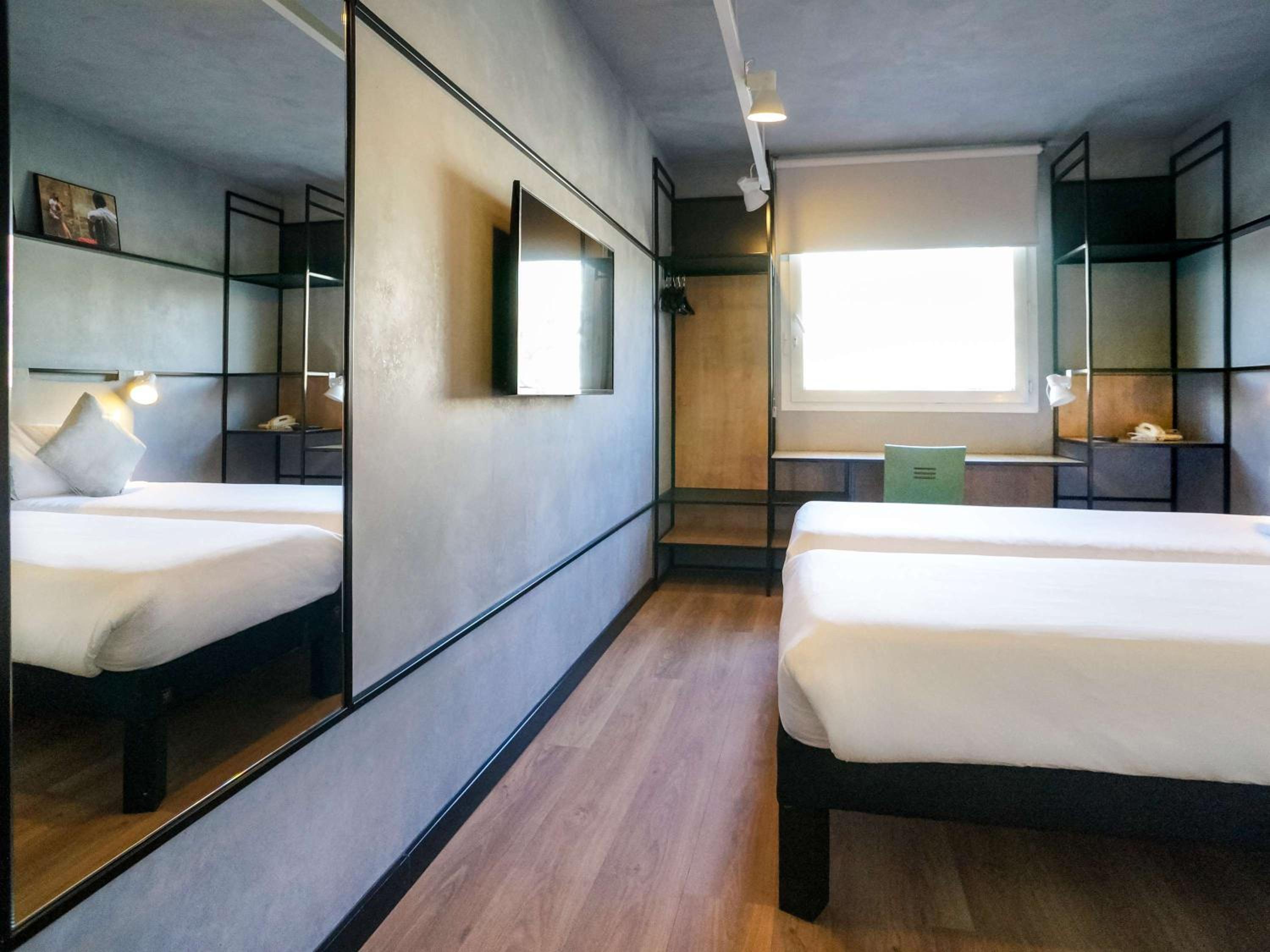 Standard Twin Room - Photo 1