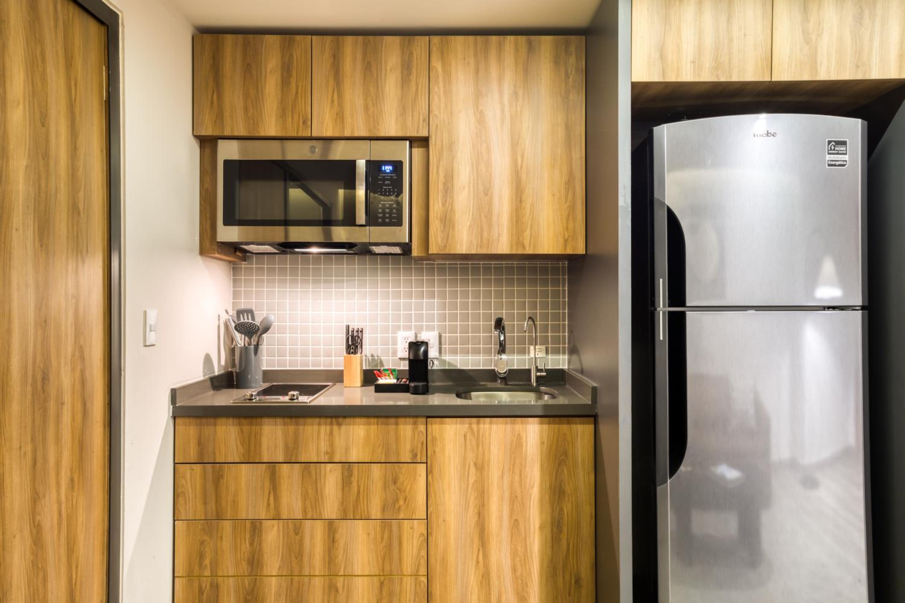 Two-Bedroom Apartment with Balcony - Photo 4