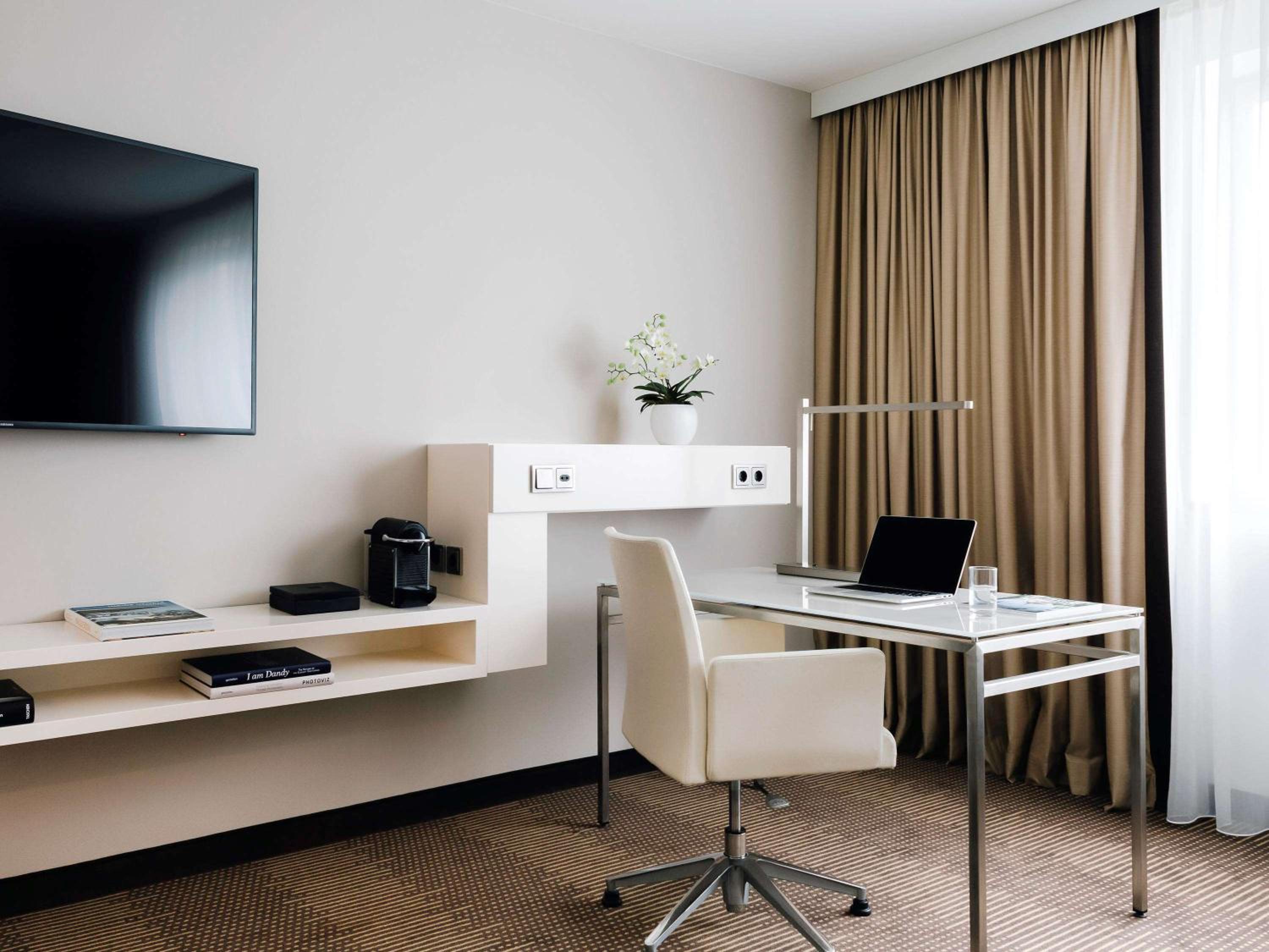 Deluxe Suite - Photo 8