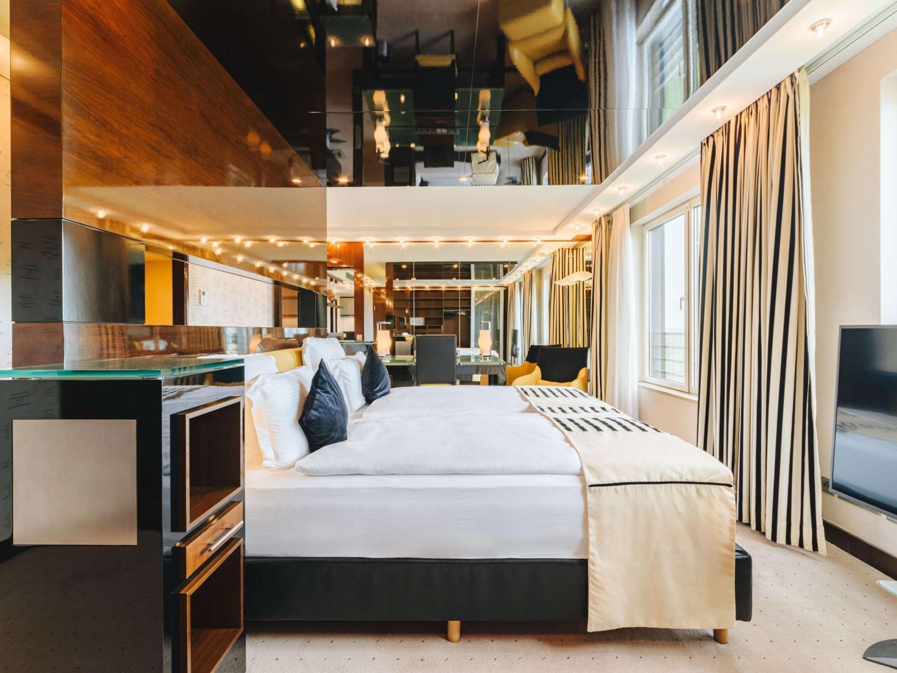 Presidential Suite thumbnail 6