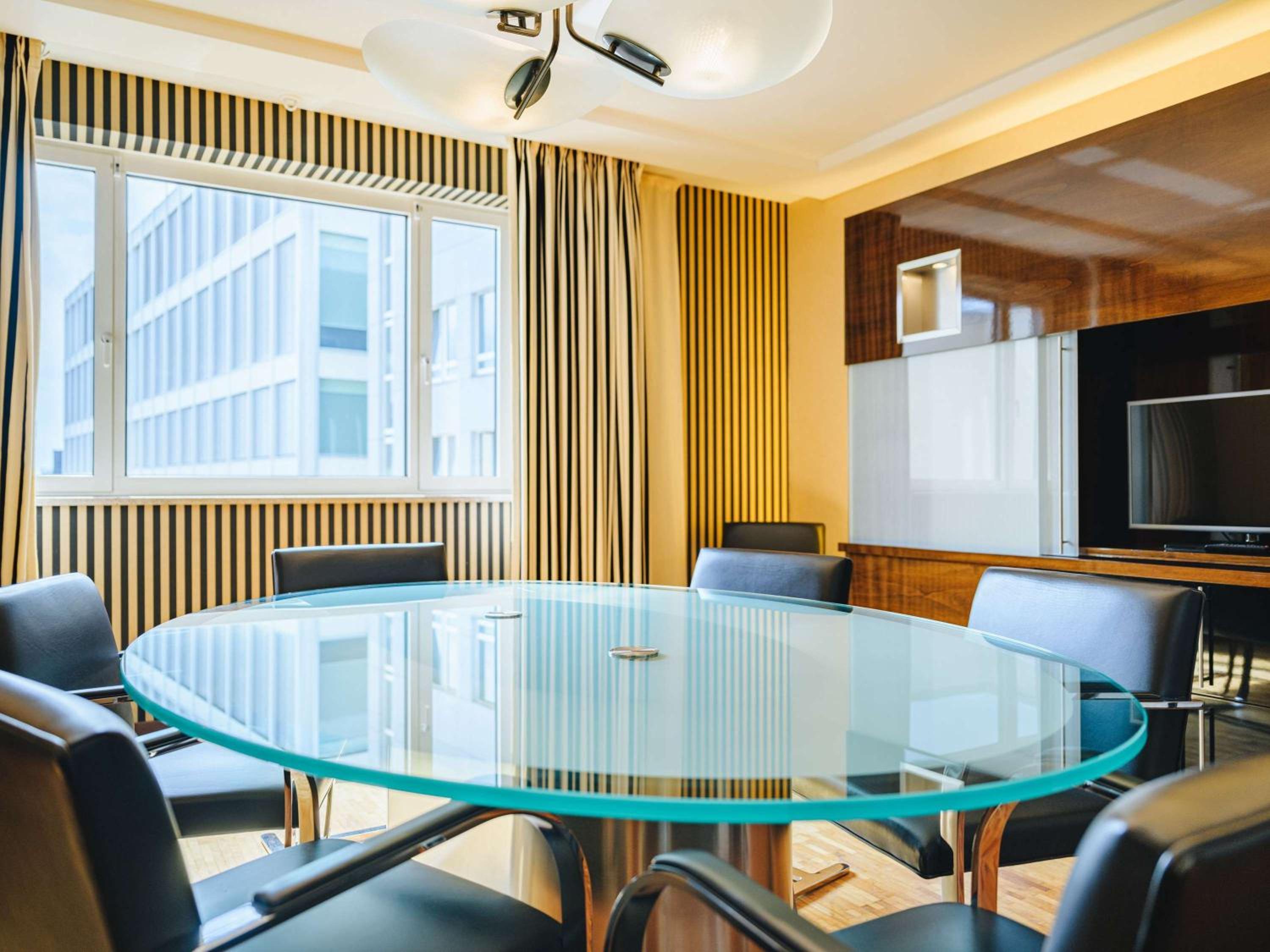 Presidential Suite thumbnail 5