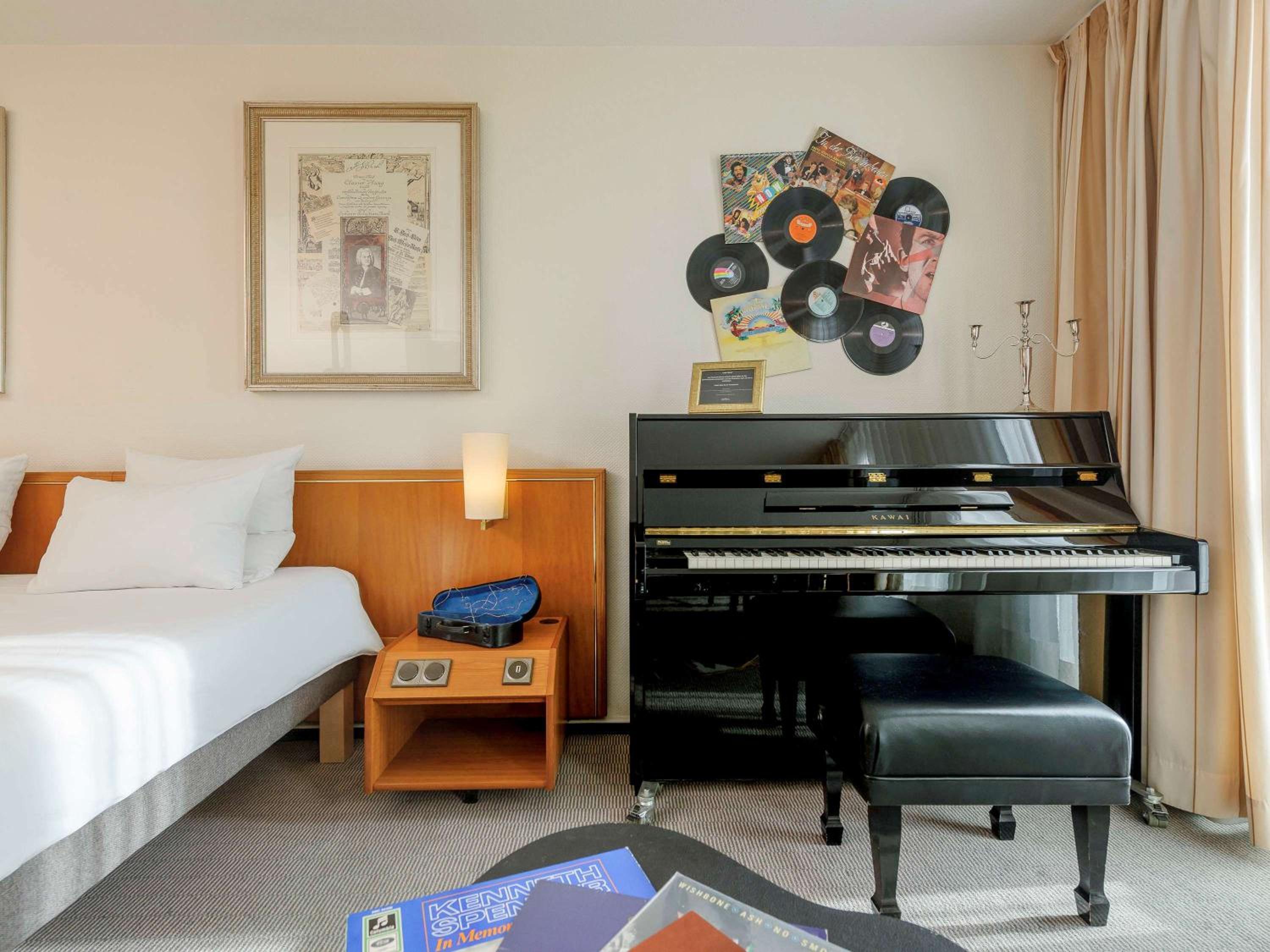 MyRoom by Lisa &amp; Katja: music on, world off! - Photo 1