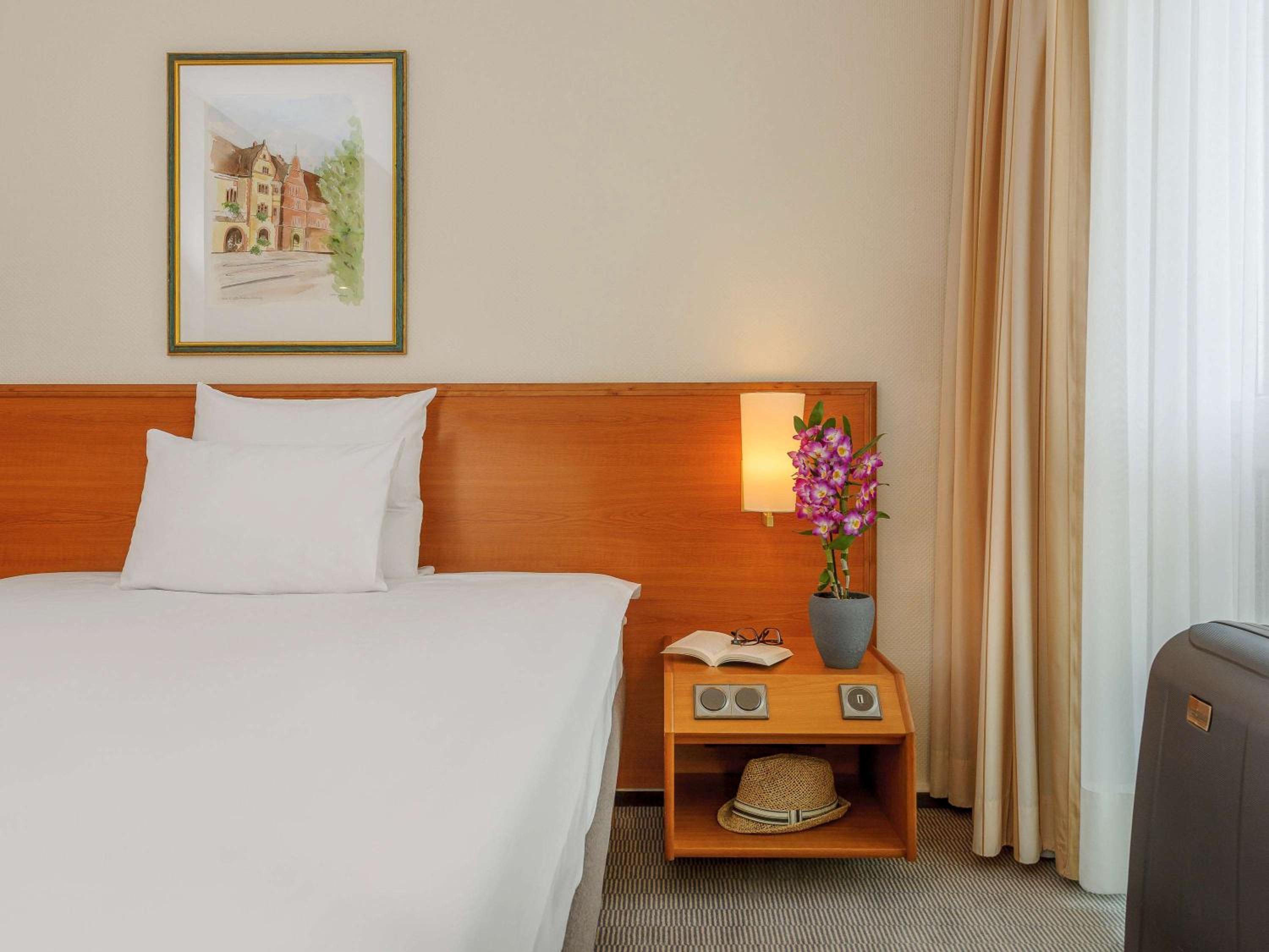 Standard Queen Room photo 1