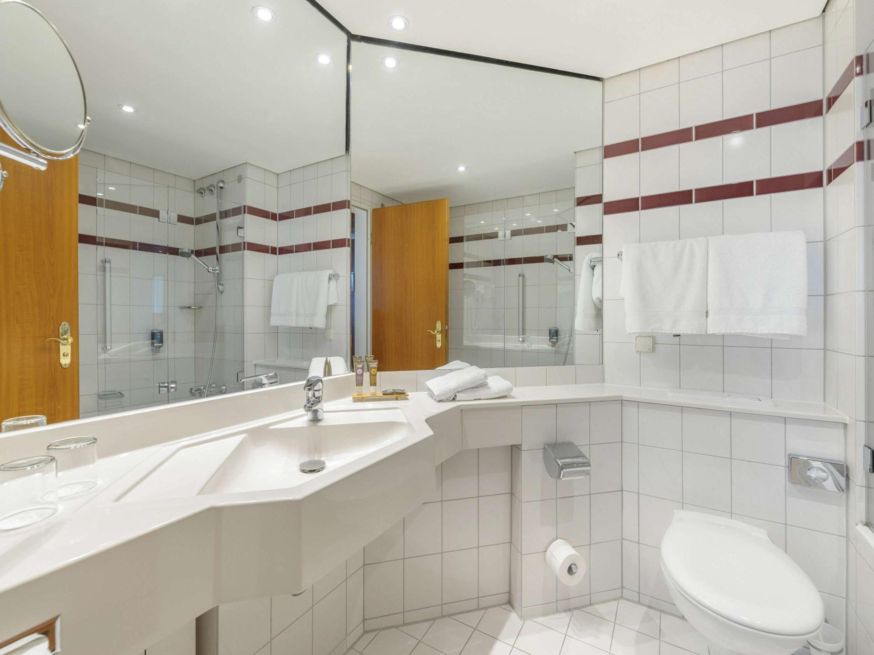 Standard Twin Room - Photo 9