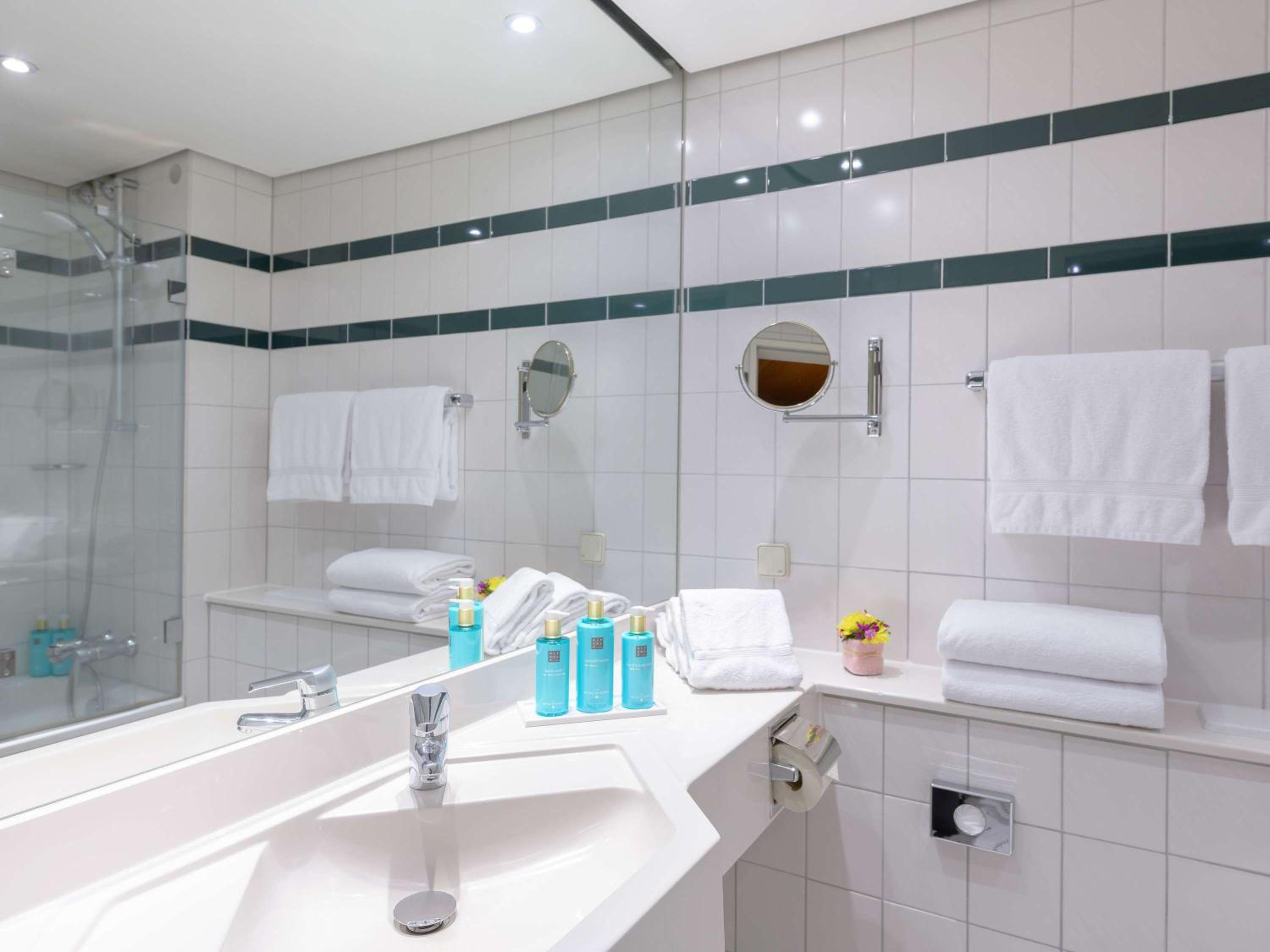 Standard Double Room - Photo 7