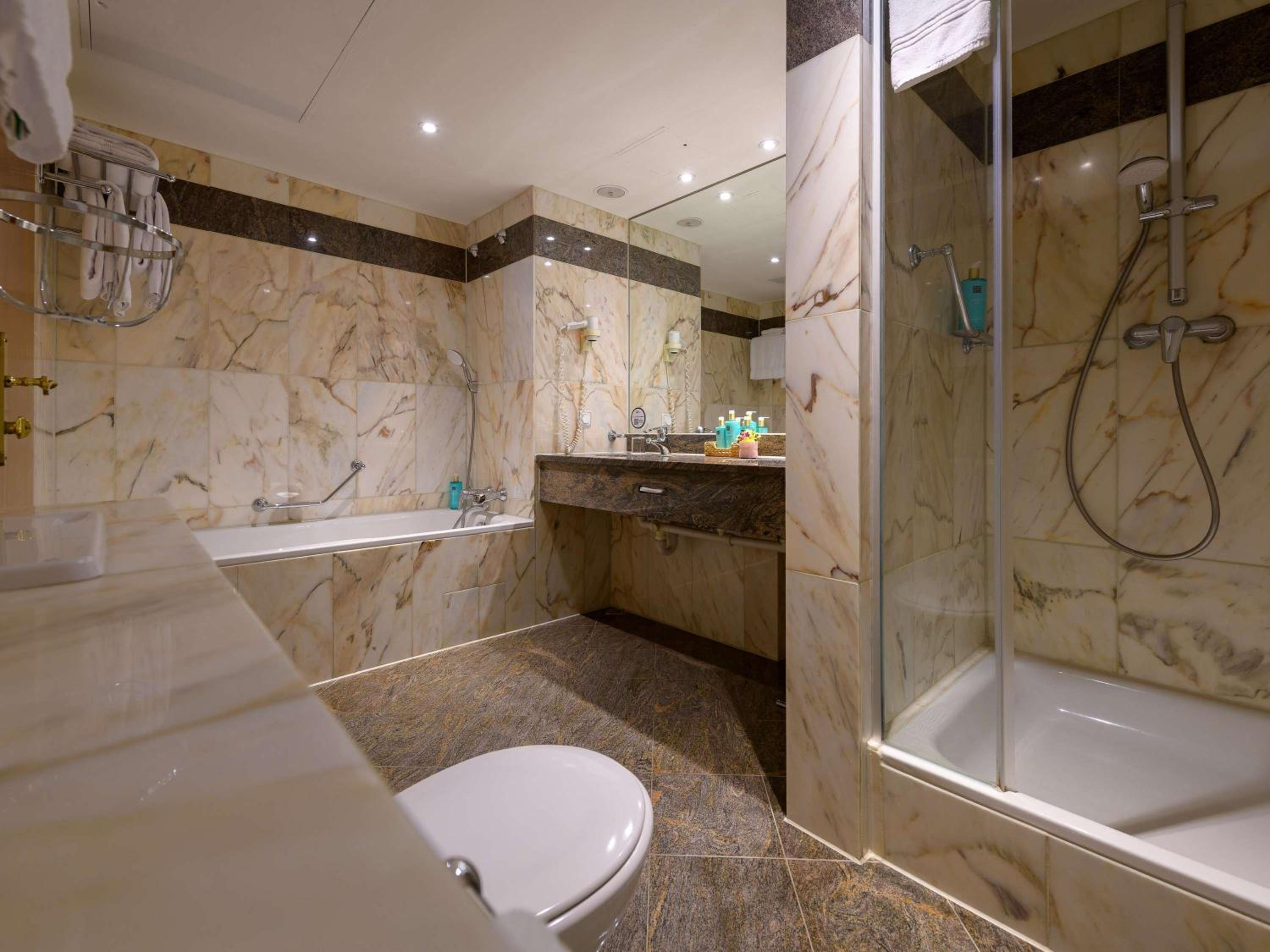 Superior Suite - Photo 6