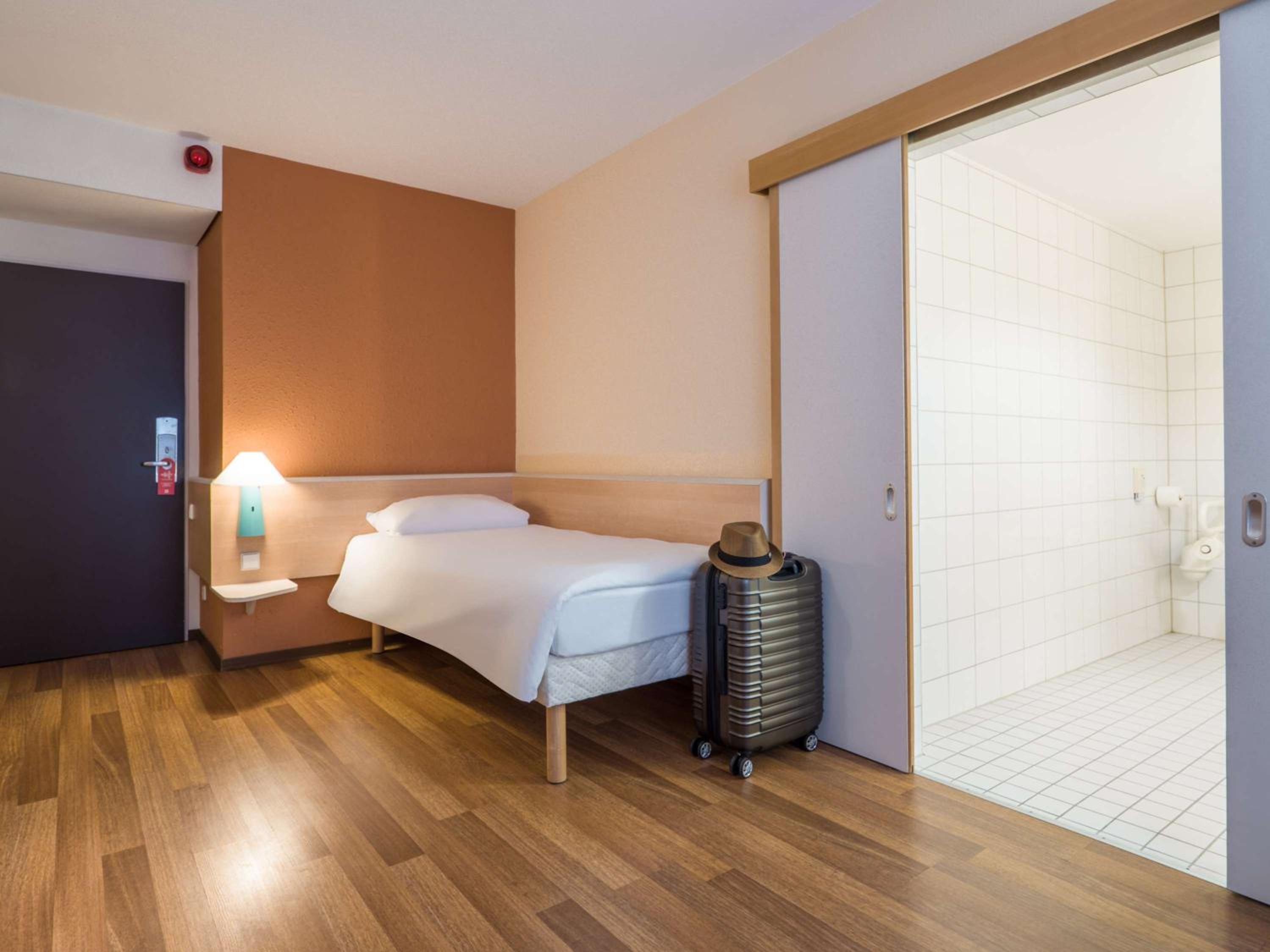 ibis Stuttgart Centrum - Photo 3