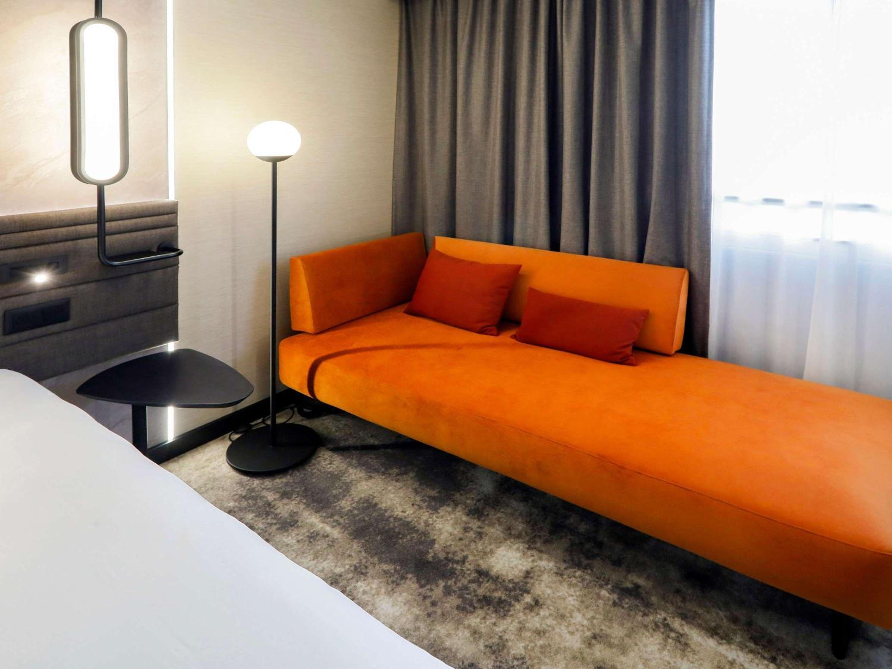Superior Room with One Double Bed and One Single Bed - Photo 2