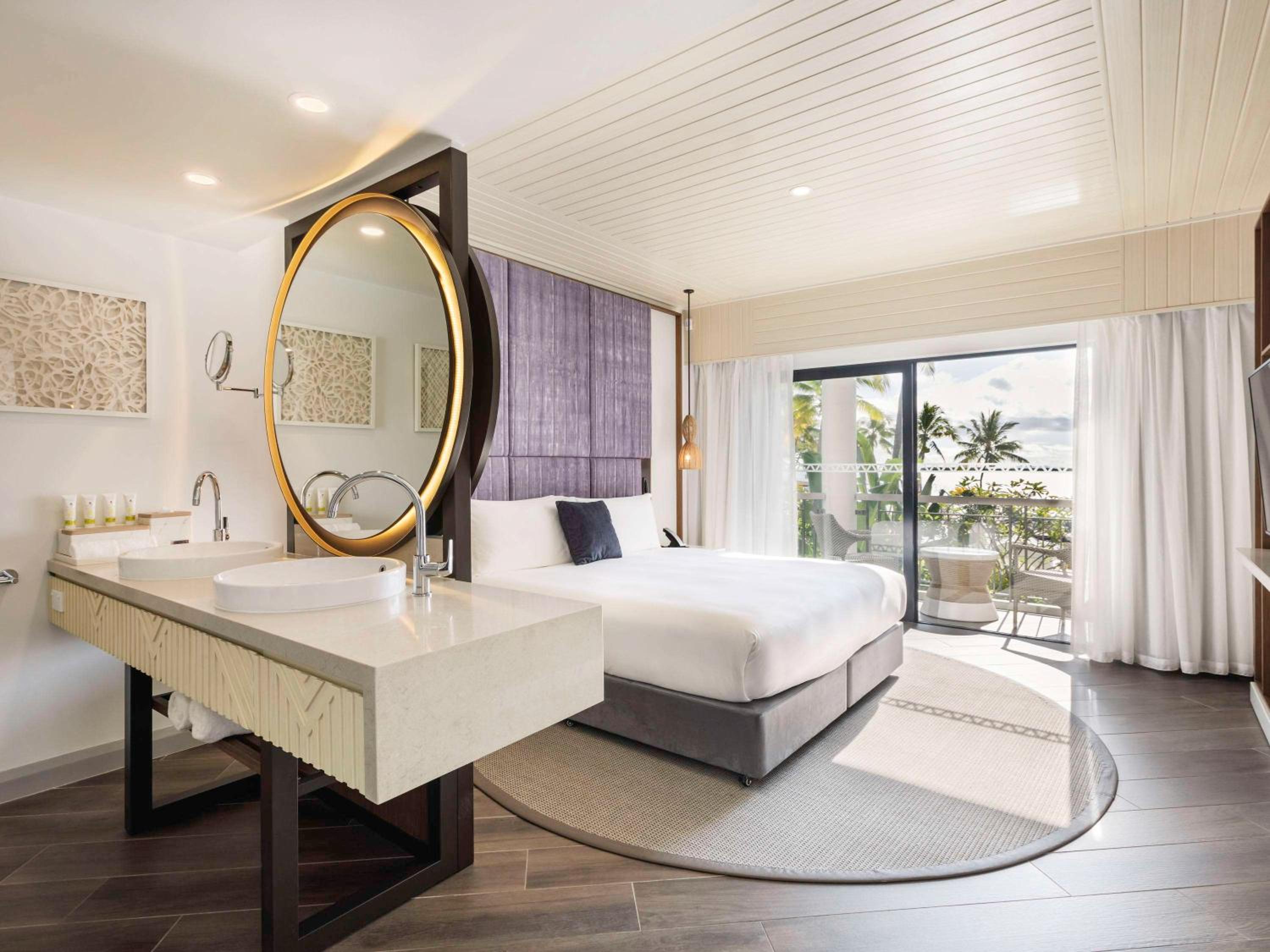 Opera Suite, One King Size Bed, Separate Living Room