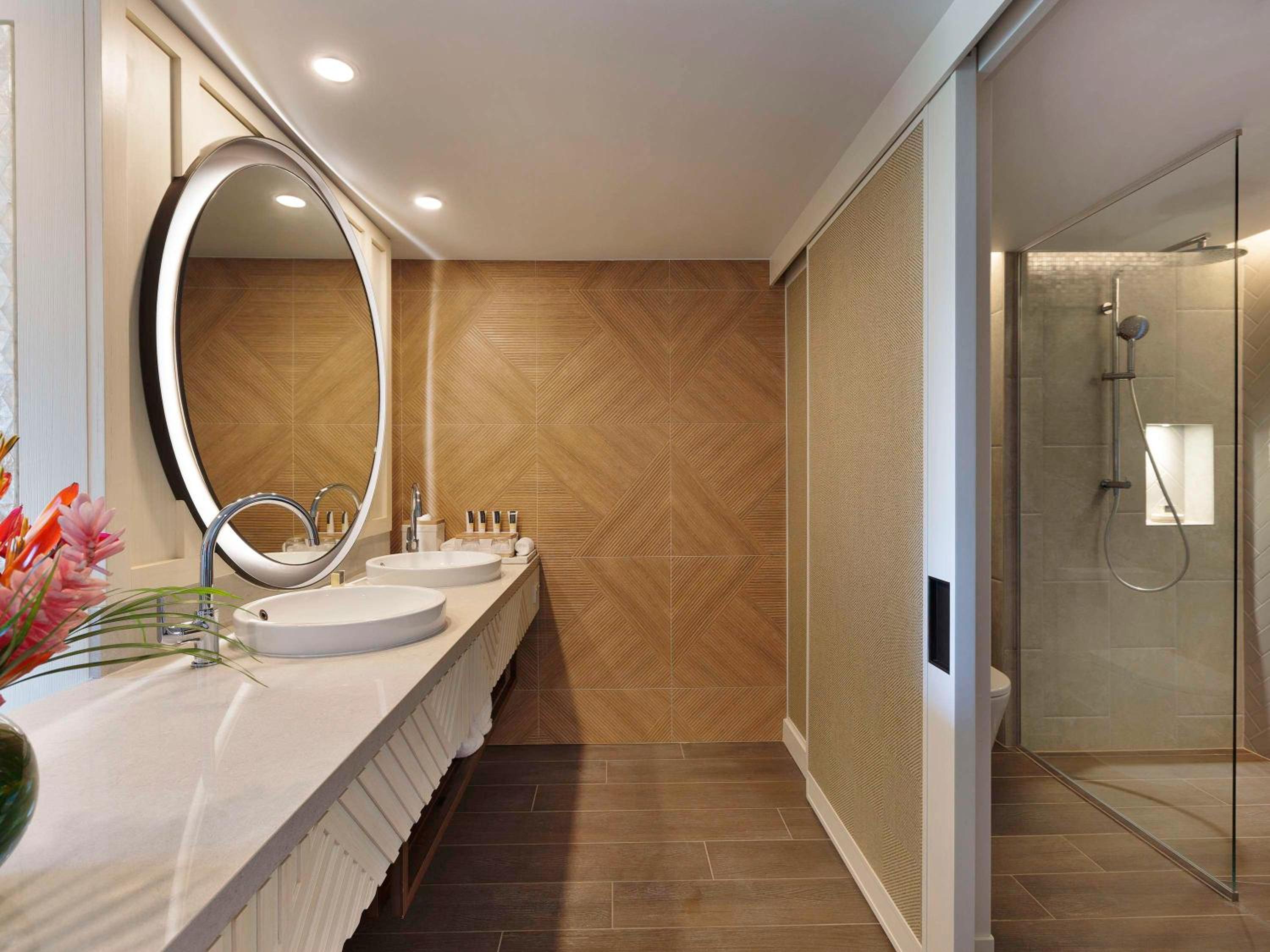Luxury King Room with Beach Club Access photo 3