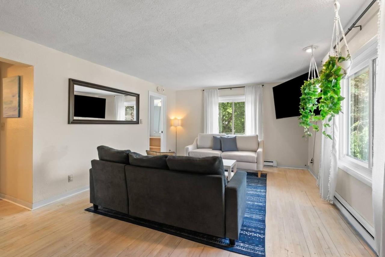 Five-Bedroom House photo 2
