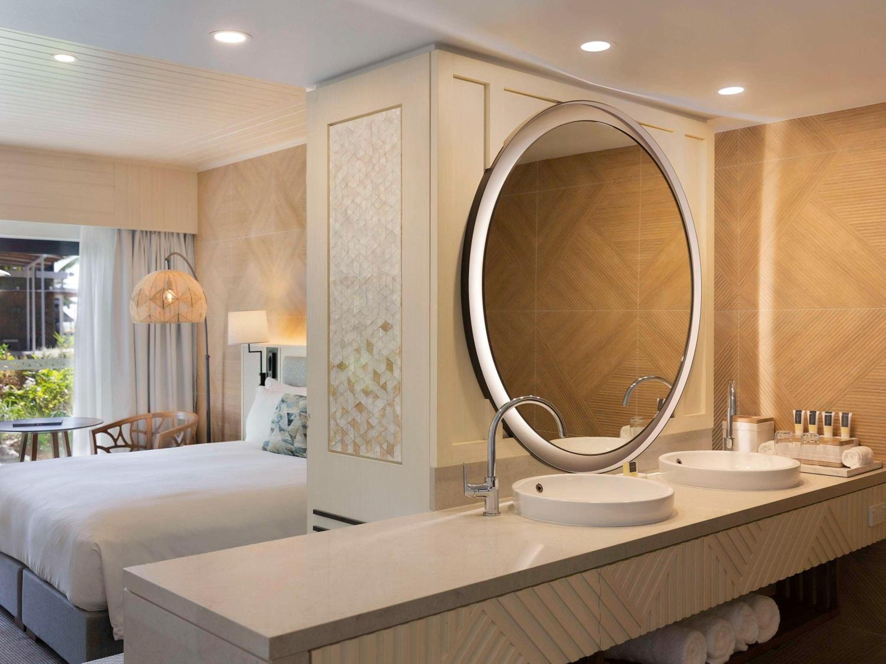 Luxury King Room with Beach Club Plus Access photo 2