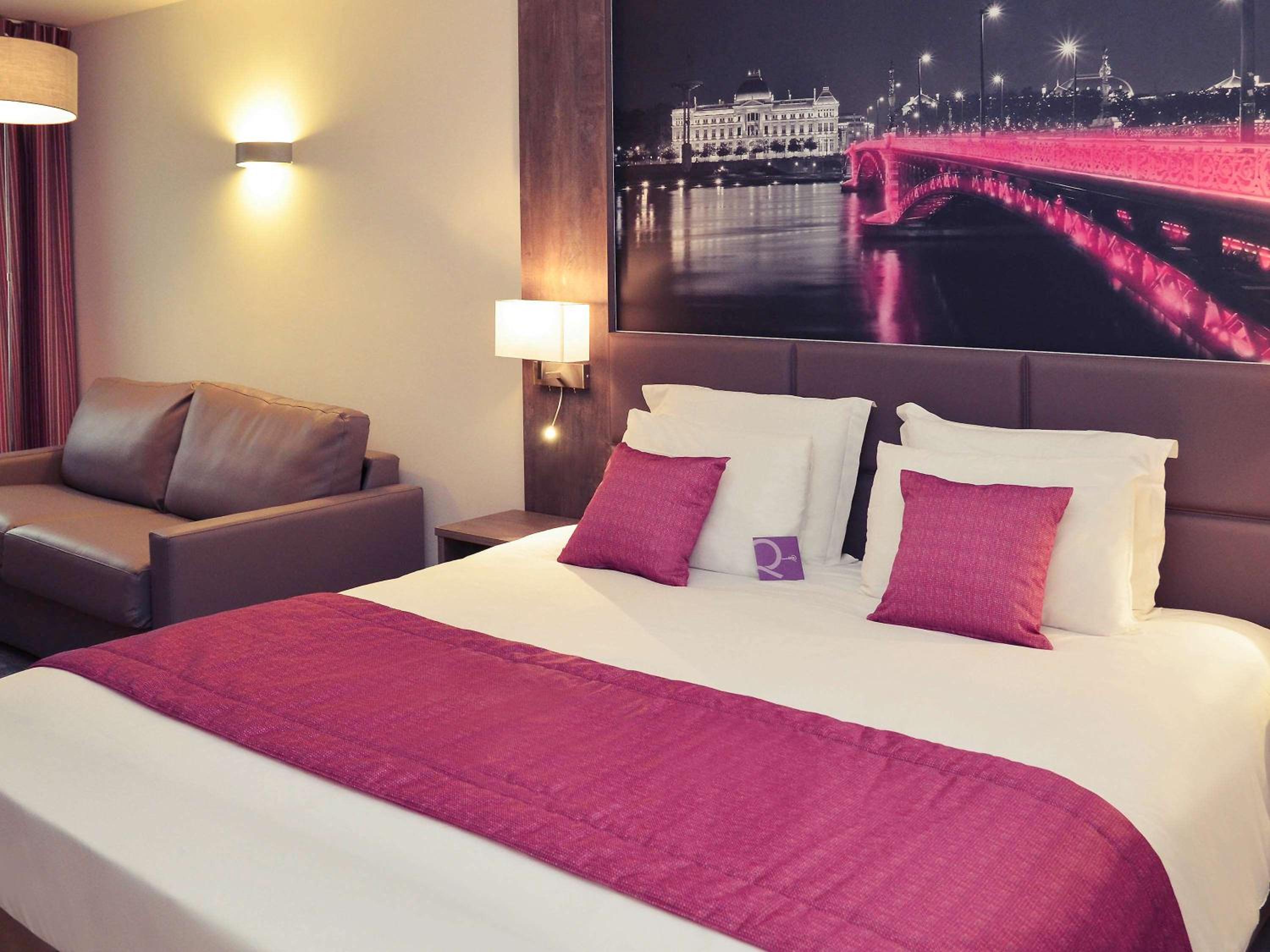Superior Room with One Double Bed and Sofa - Photo 1