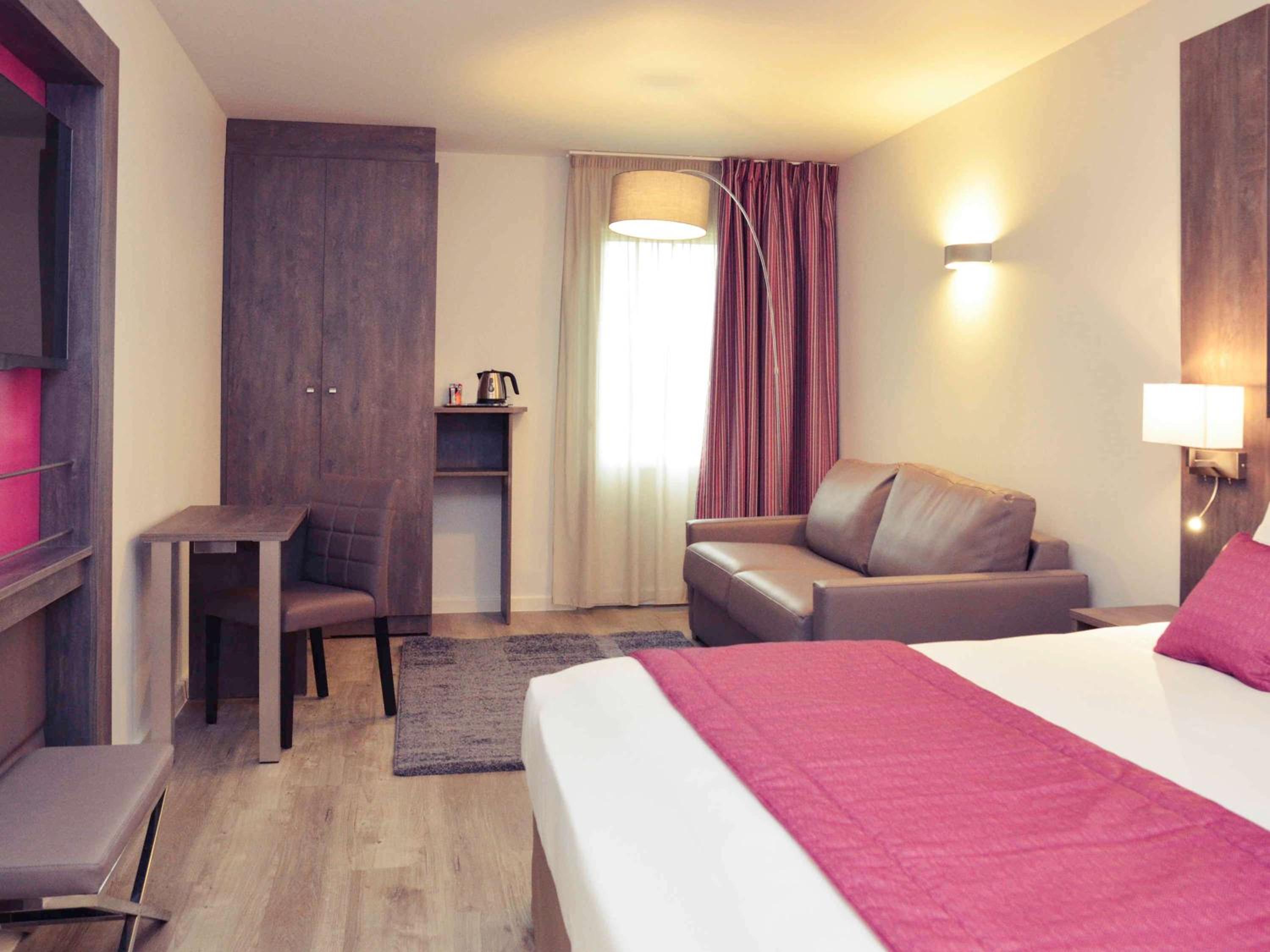 Superior Room with One Double Bed and Sofa - Photo 5
