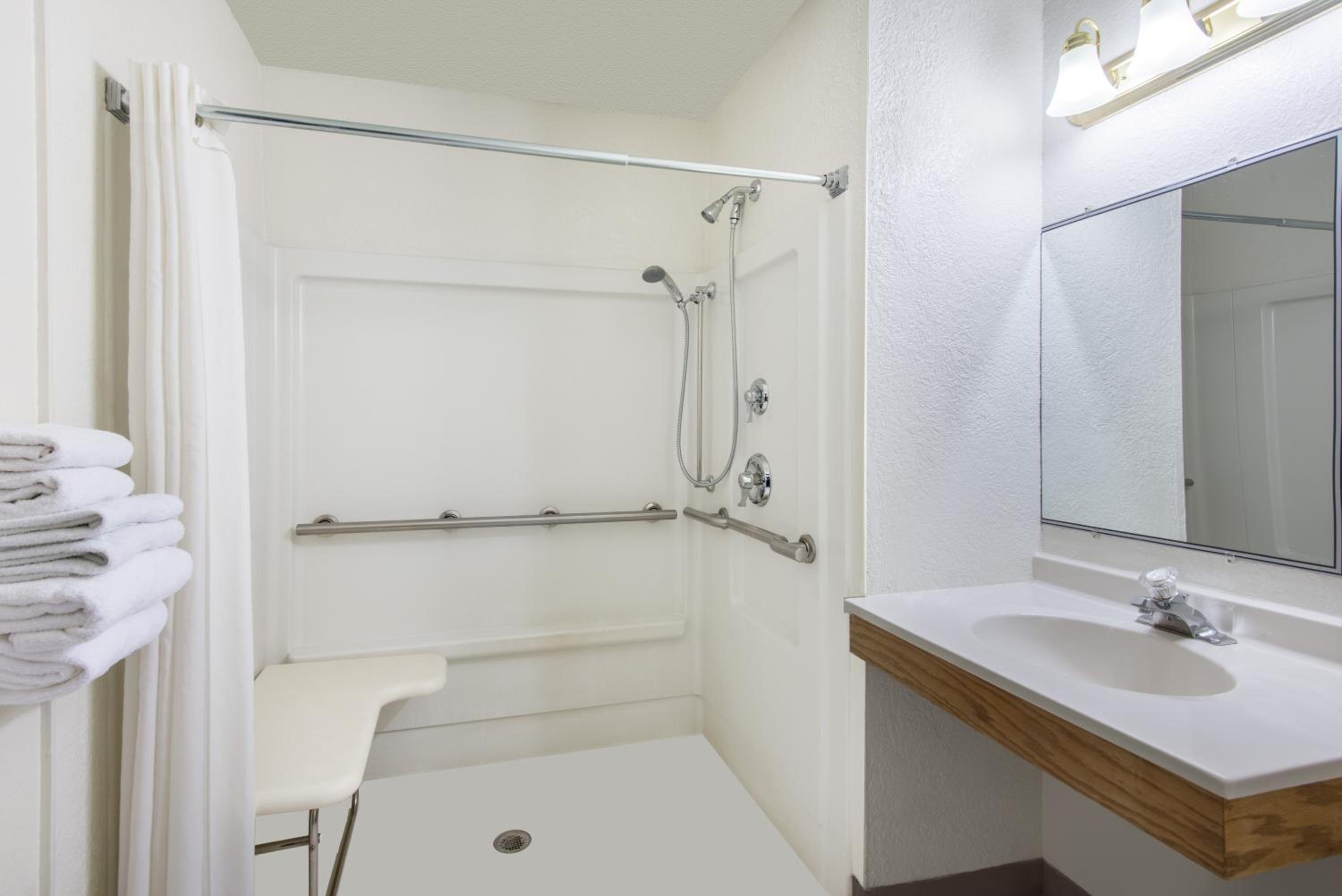 Queen Room - Disability Access/Non-Smoking - Photo 3