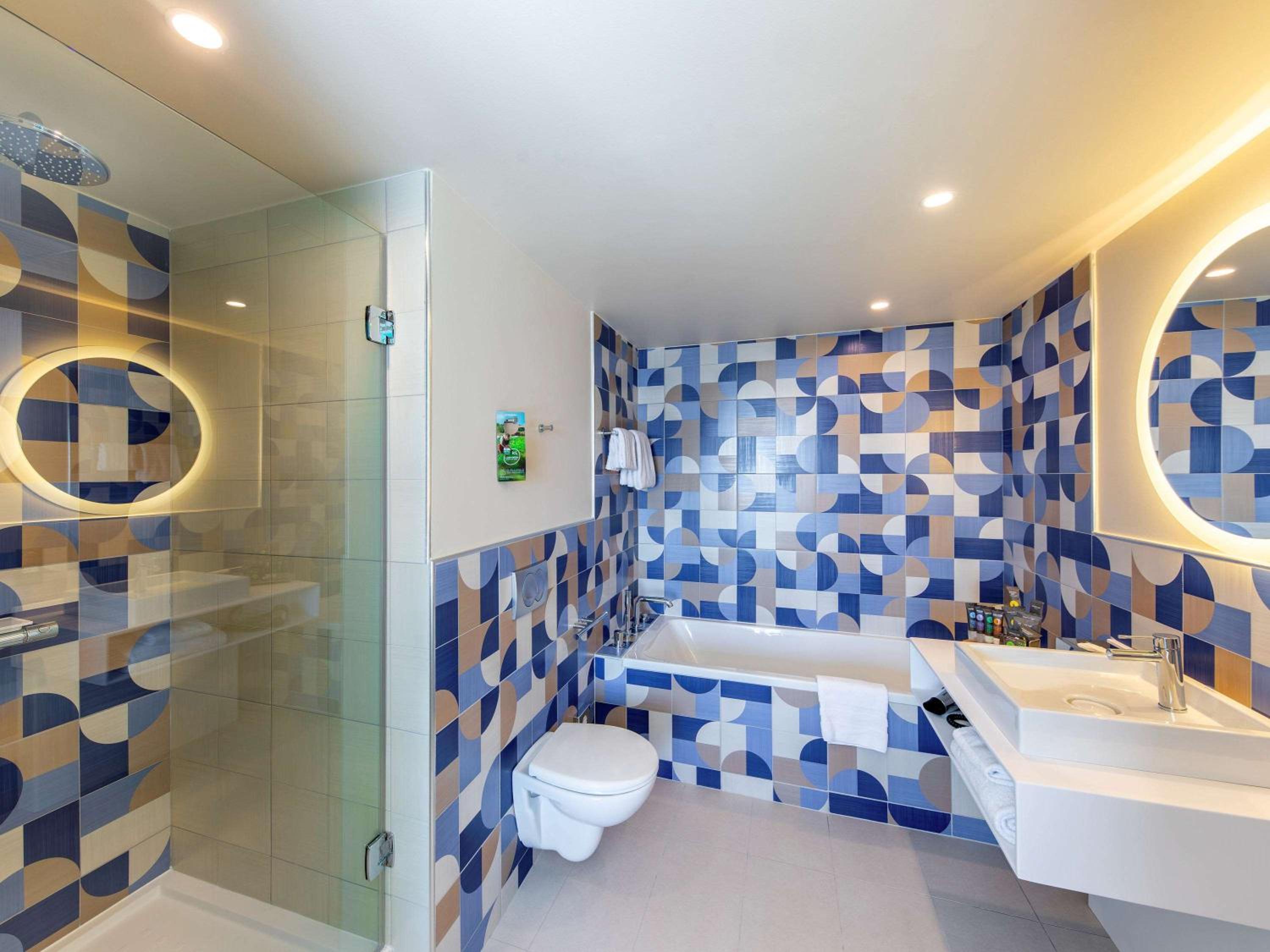 Riviera Junior Suite with Terrace and Sea View thumbnail 6