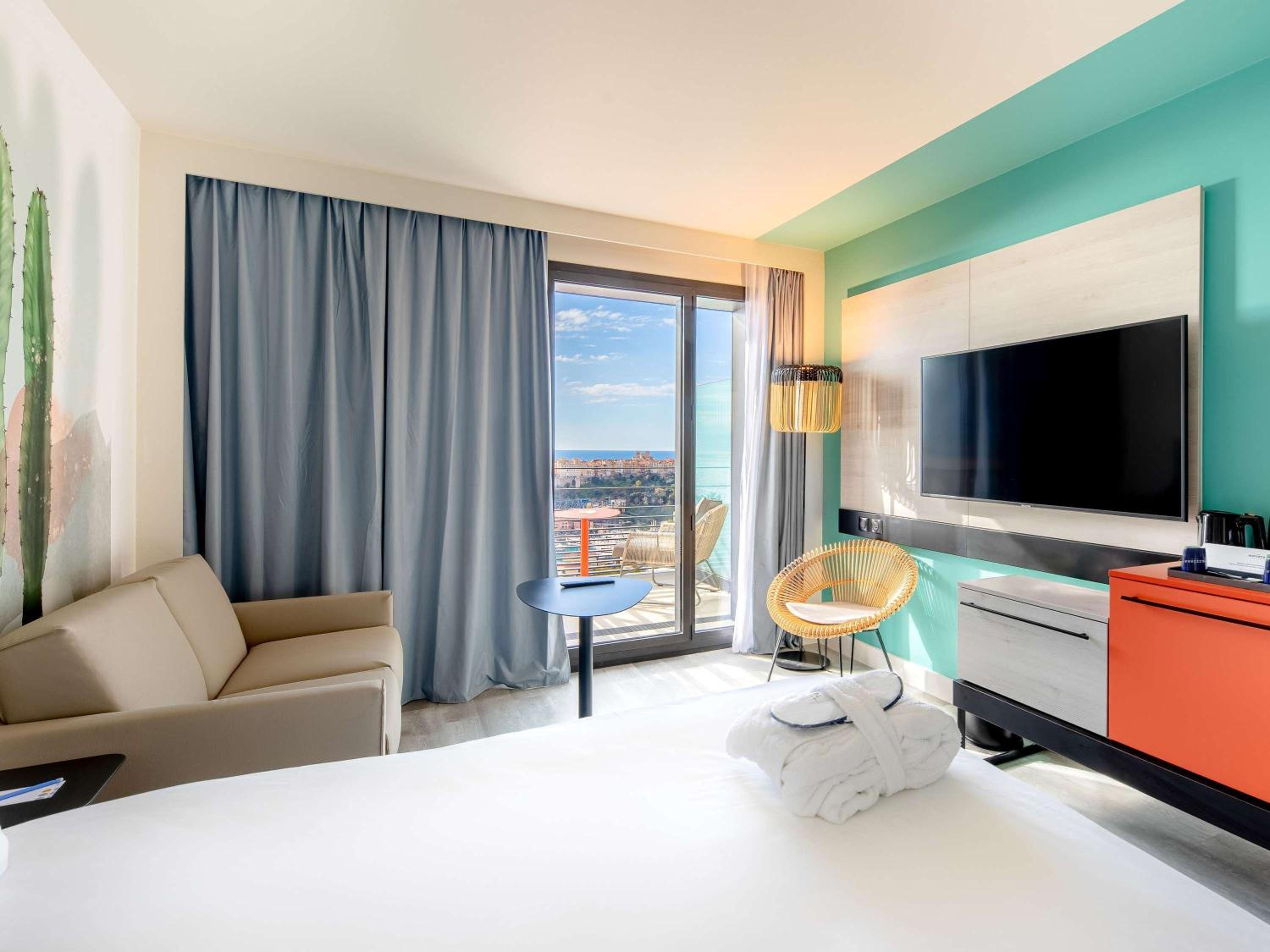 Riviera Executive Room with Balcony thumbnail 6