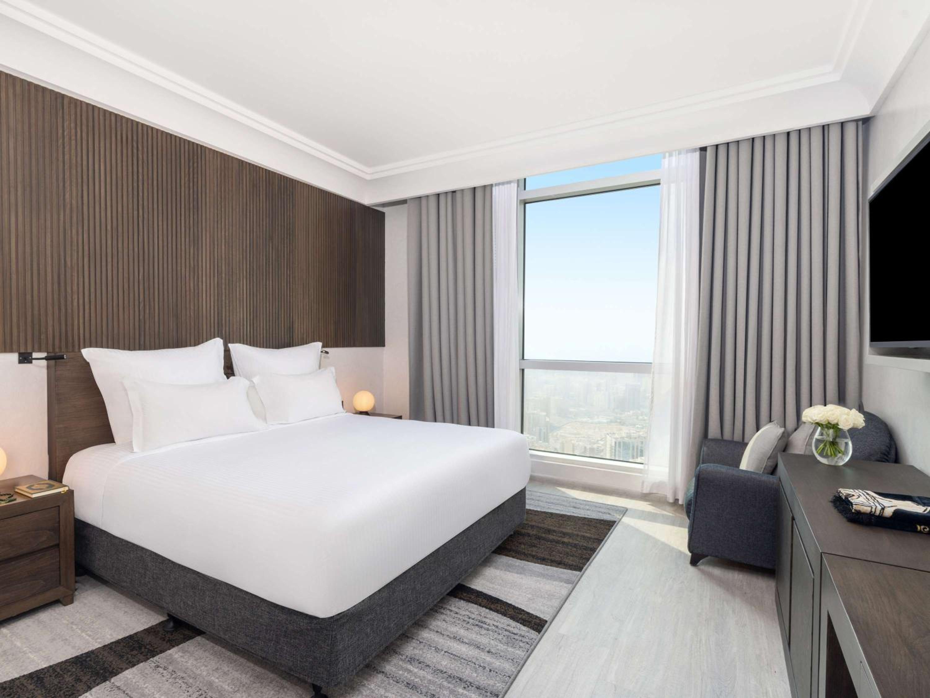 Deluxe Junior Suite with City View - Photo 1