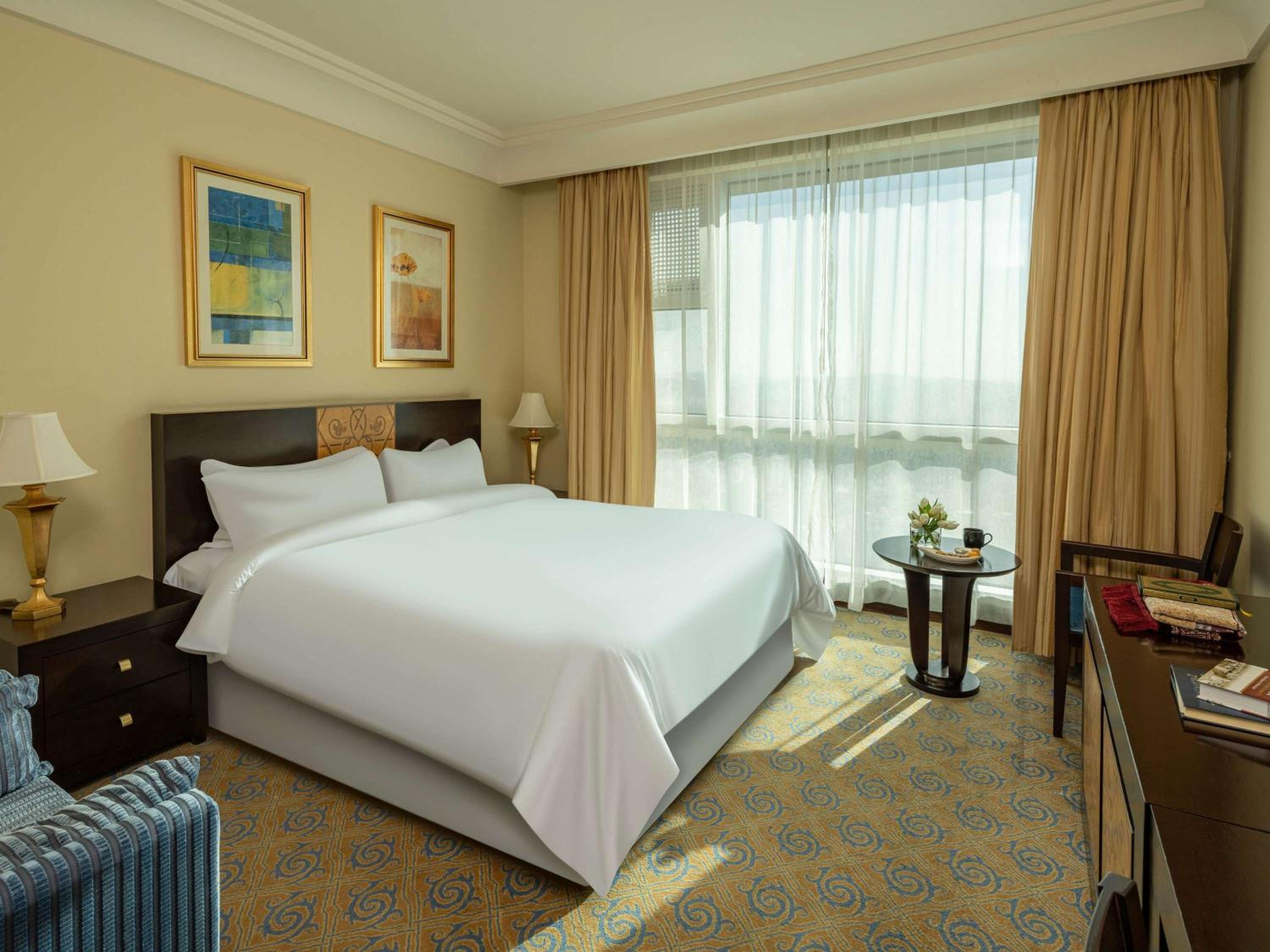 Junior Suite with City View - Photo 1