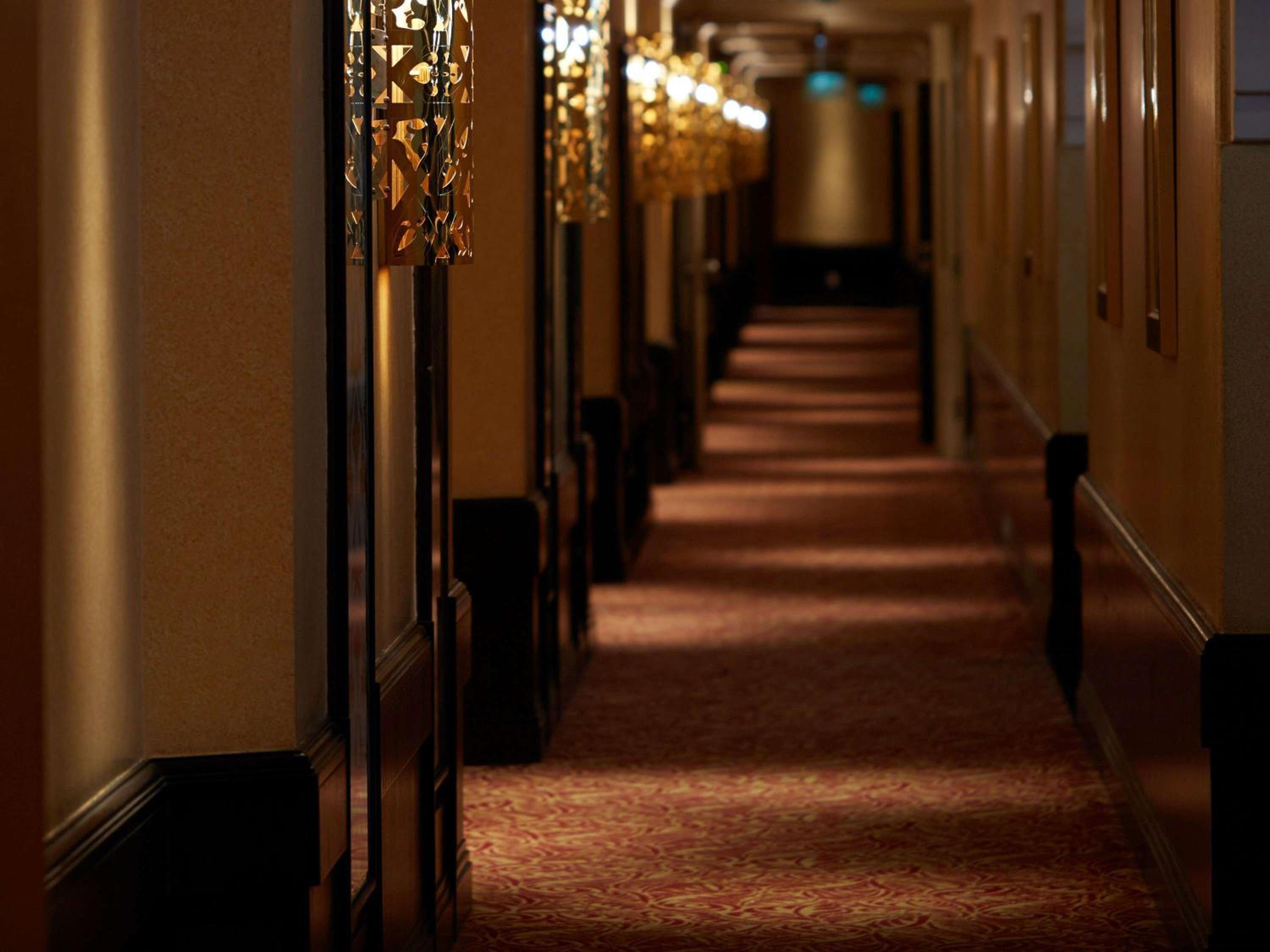 Junior Suite with City View - Photo 8