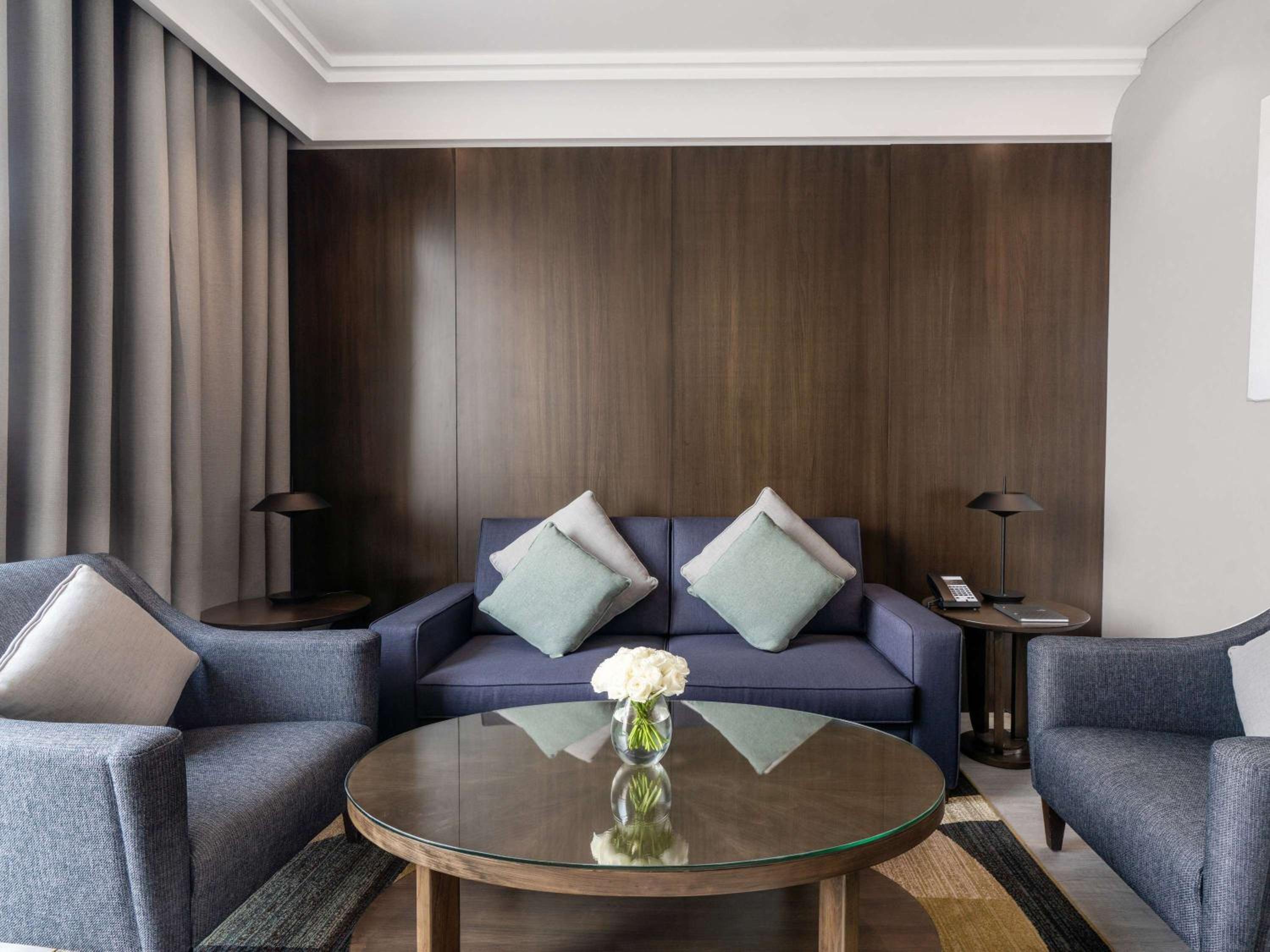 Deluxe Junior Suite with City View - Photo 2
