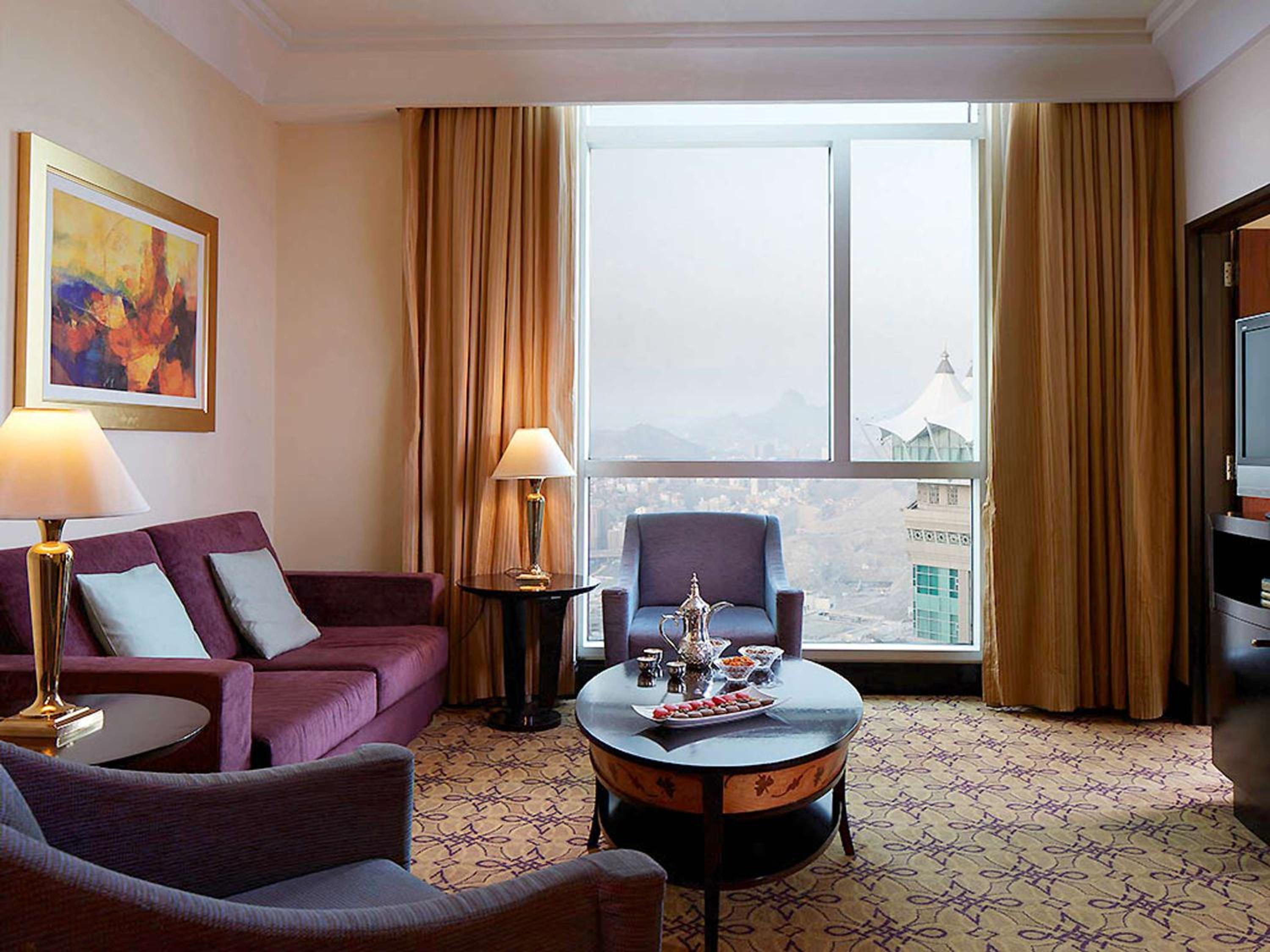 Junior Suite with City View - Photo 3