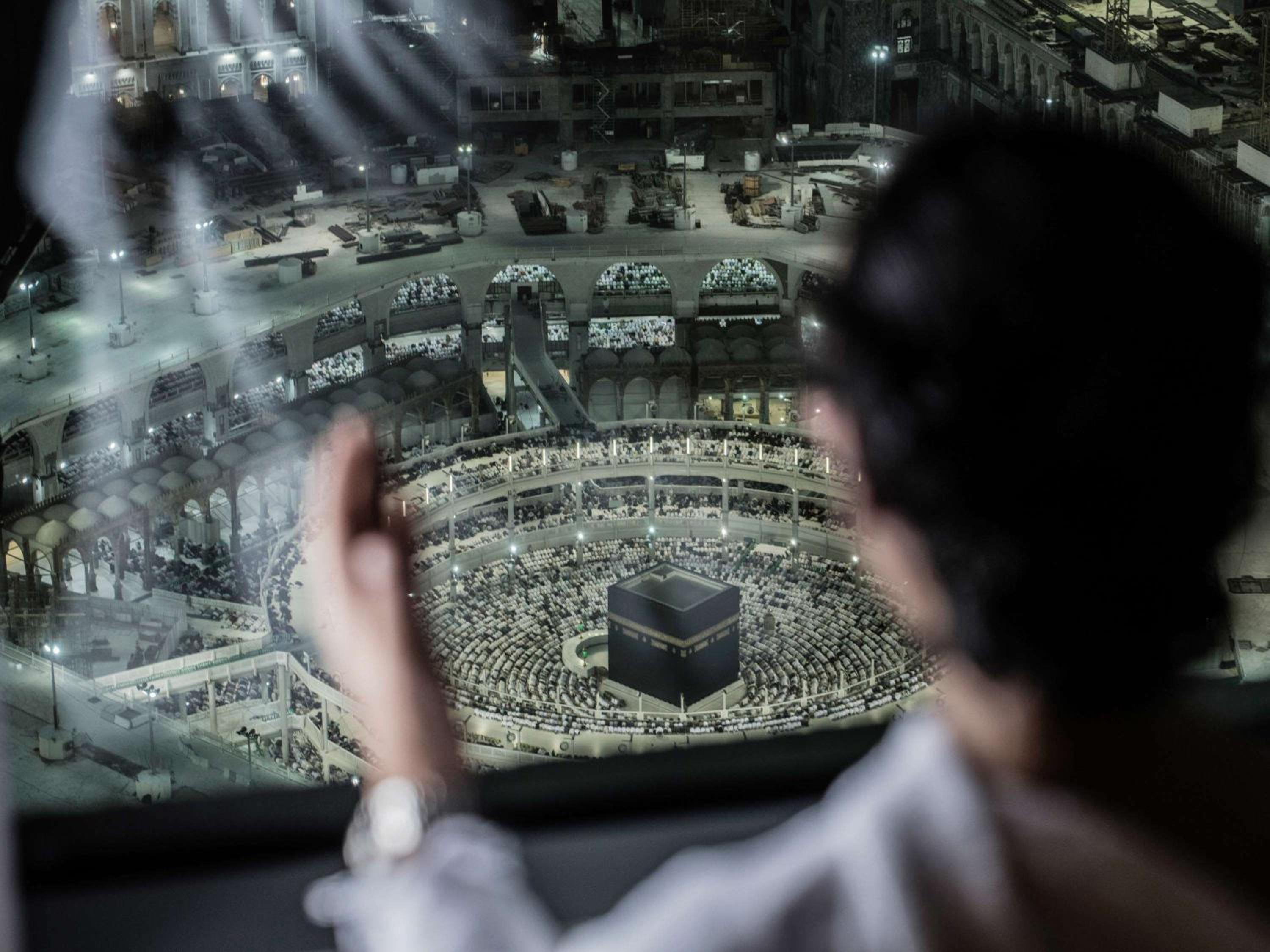 Classic Executive Suite, 1 King Size Bed, 2 Single Size Beds, Partial Kaaba View thumbnail 5