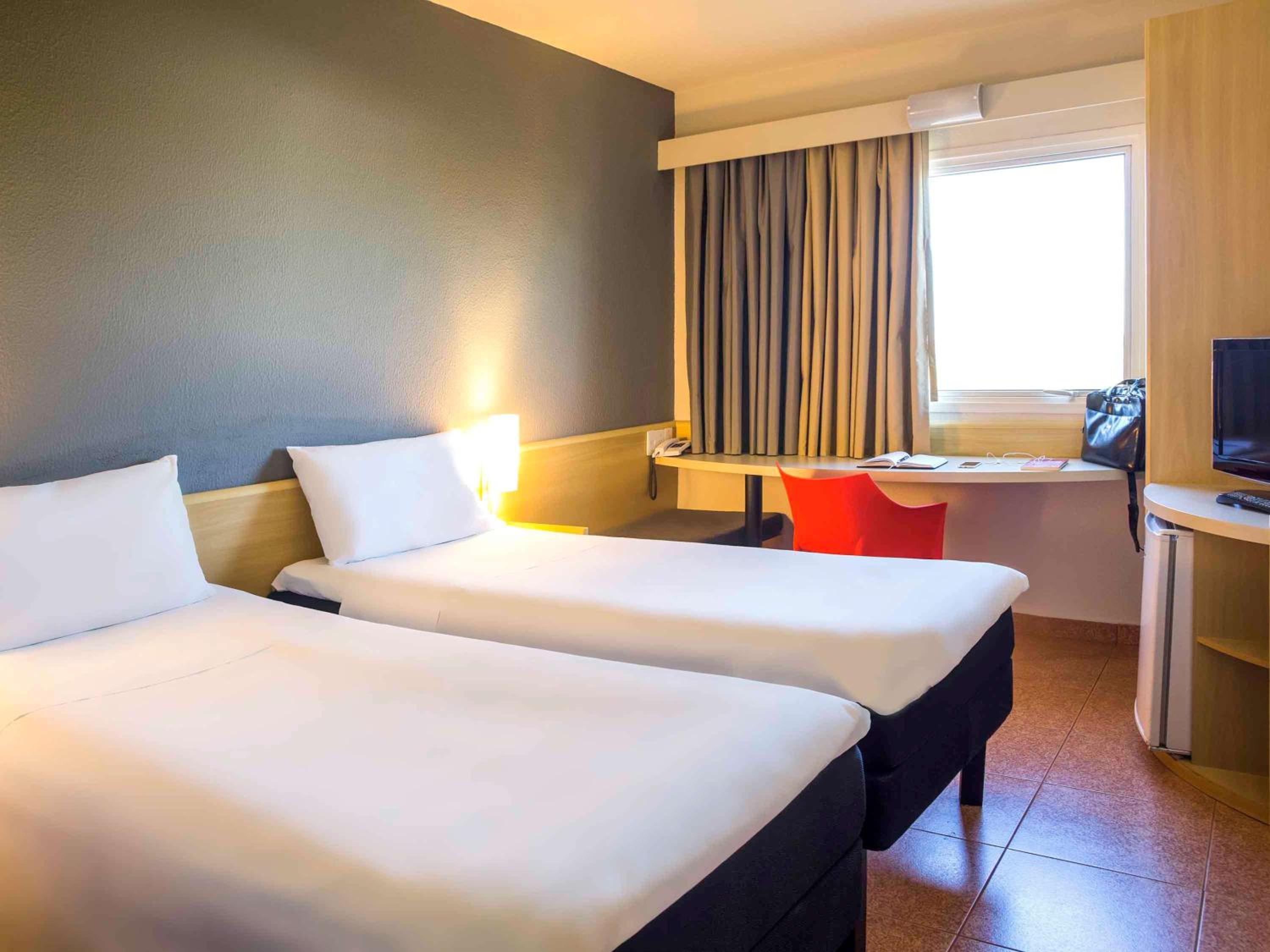 Twin Room - Photo 3