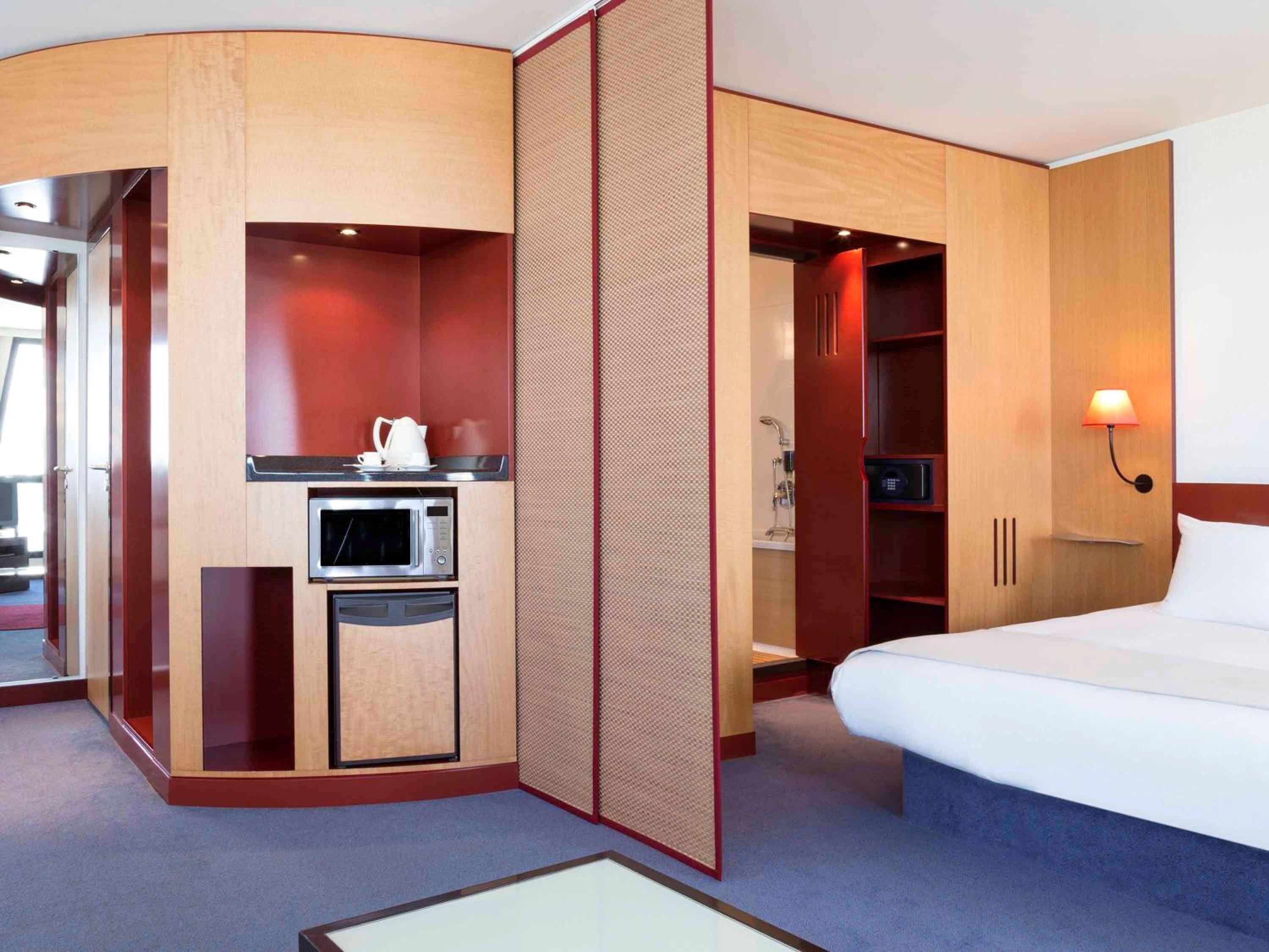 Superior Suite with Double Bed and Two Single Beds - Photo 1