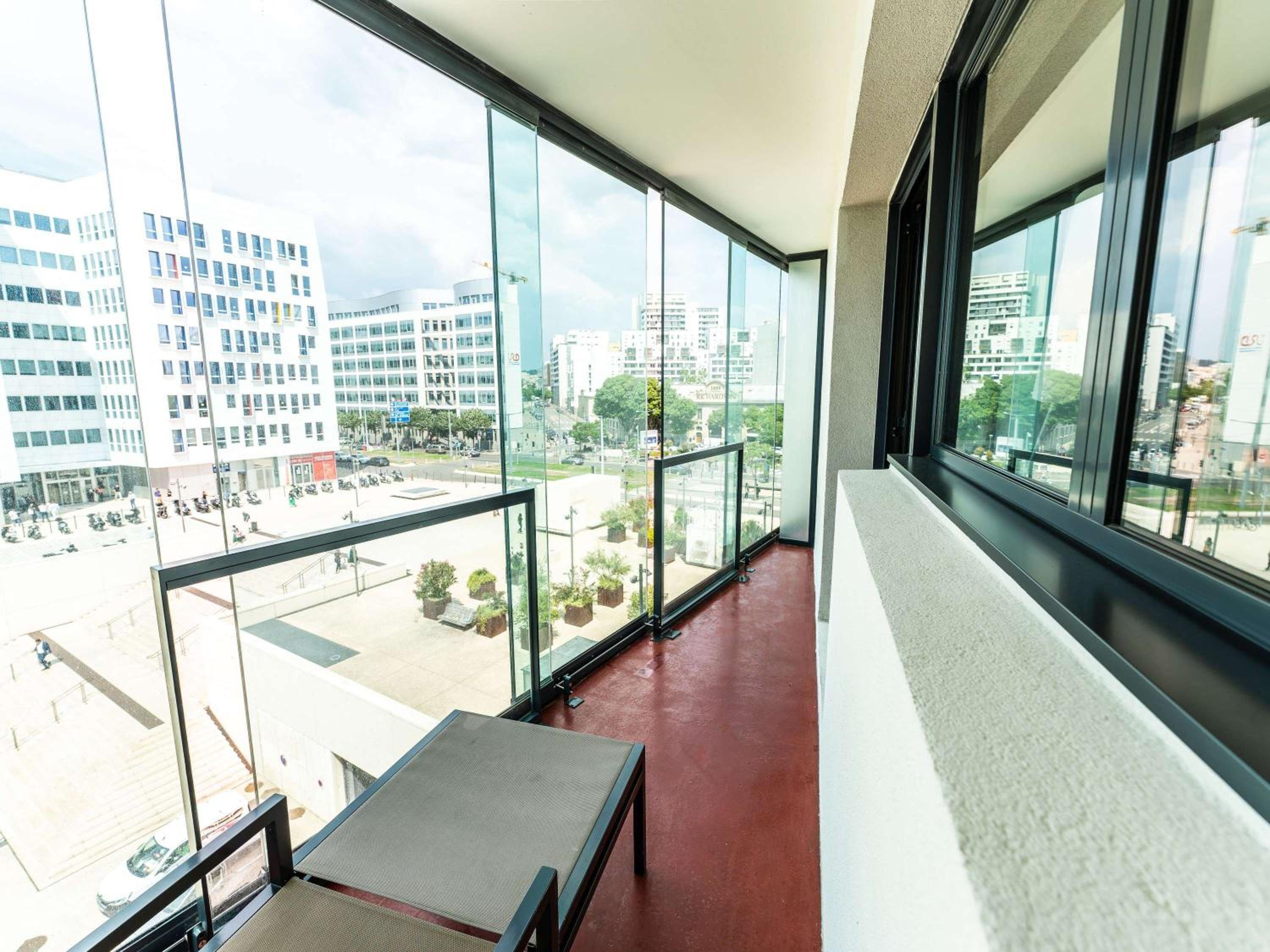 Superior Queen Suite with Balcony - Photo 6