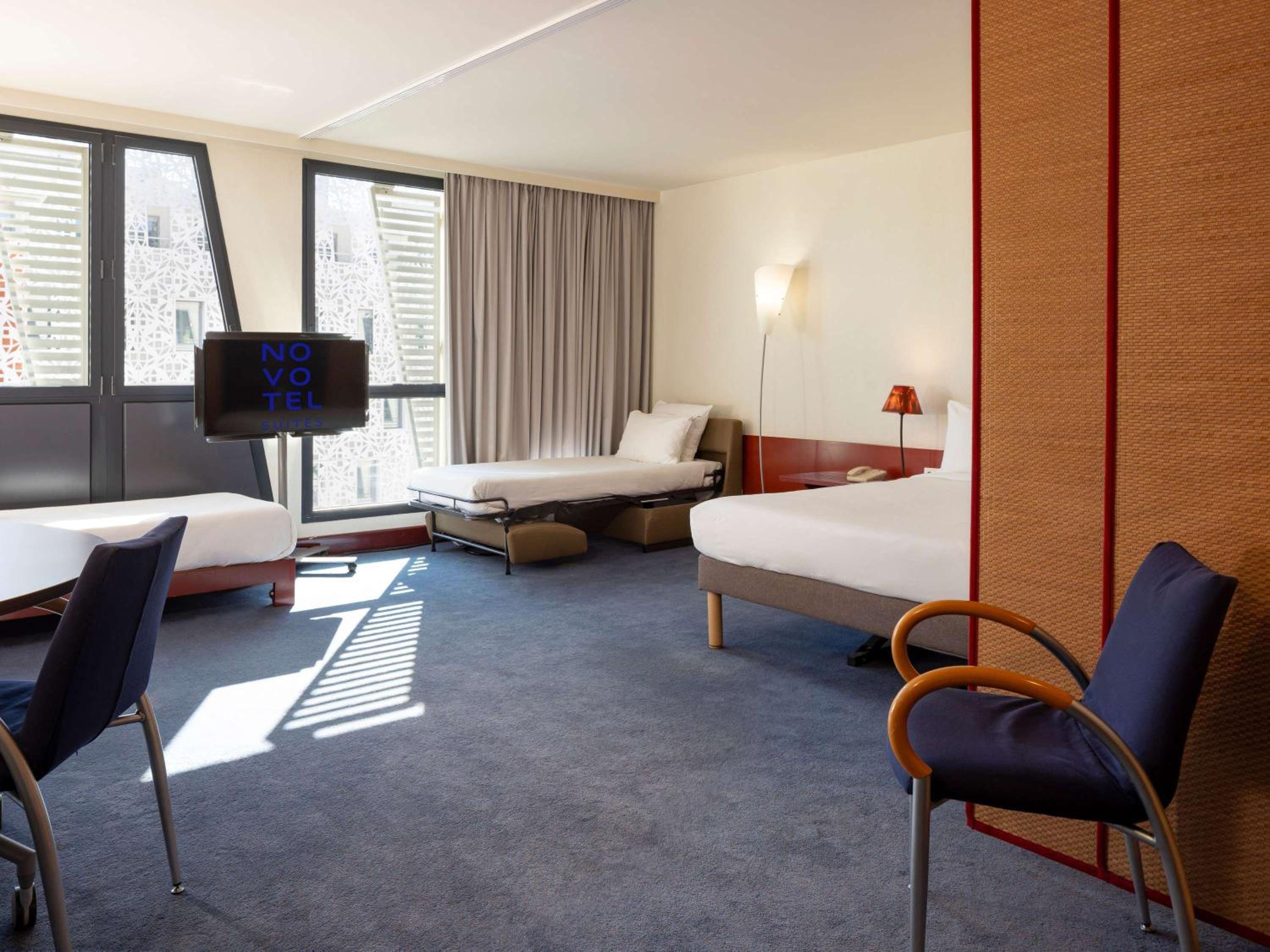 Superior Suite with Double Bed and Two Single Beds - Photo 3