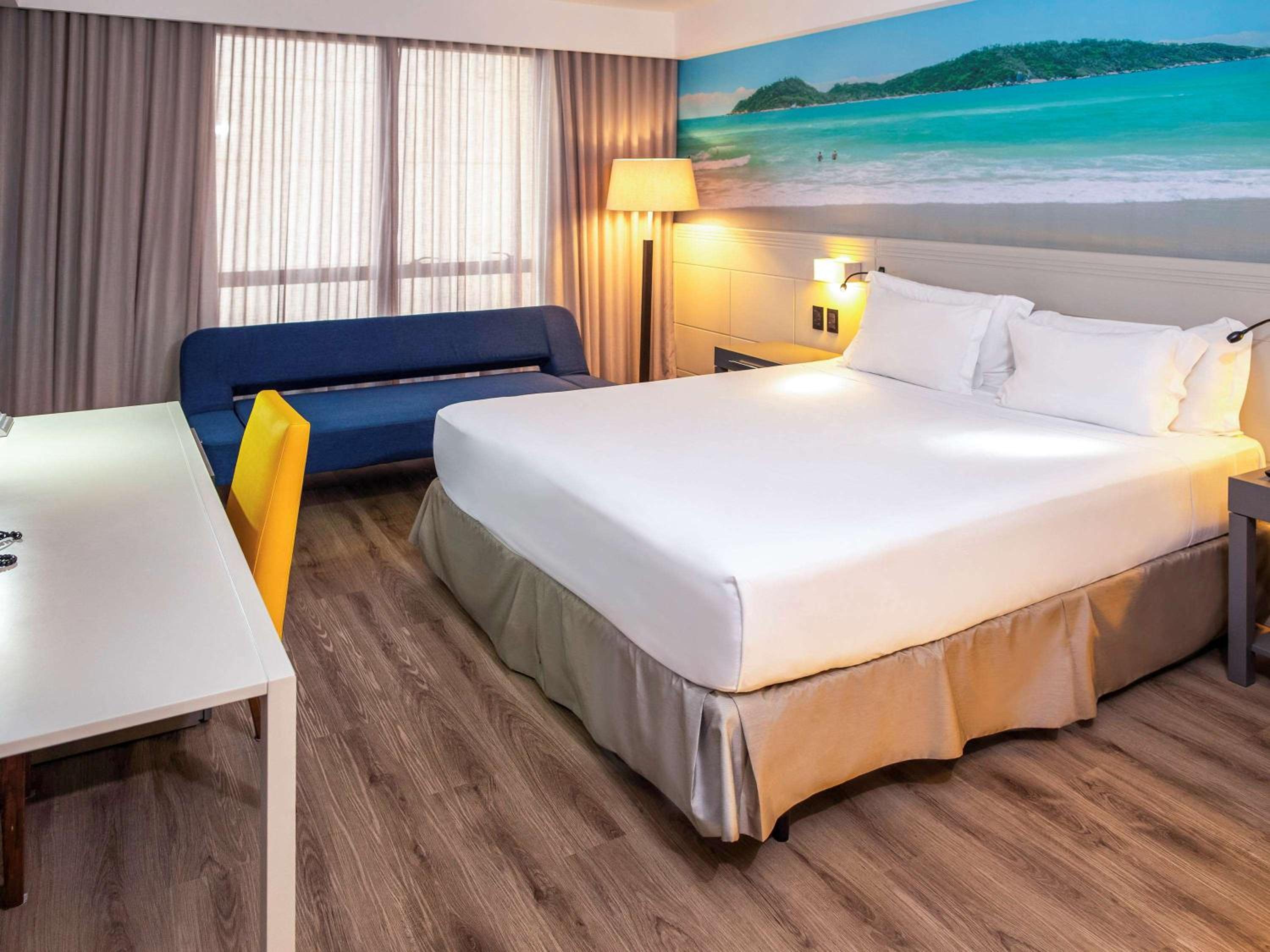 Standard King Room with King Bed and Sofabed - Photo 3