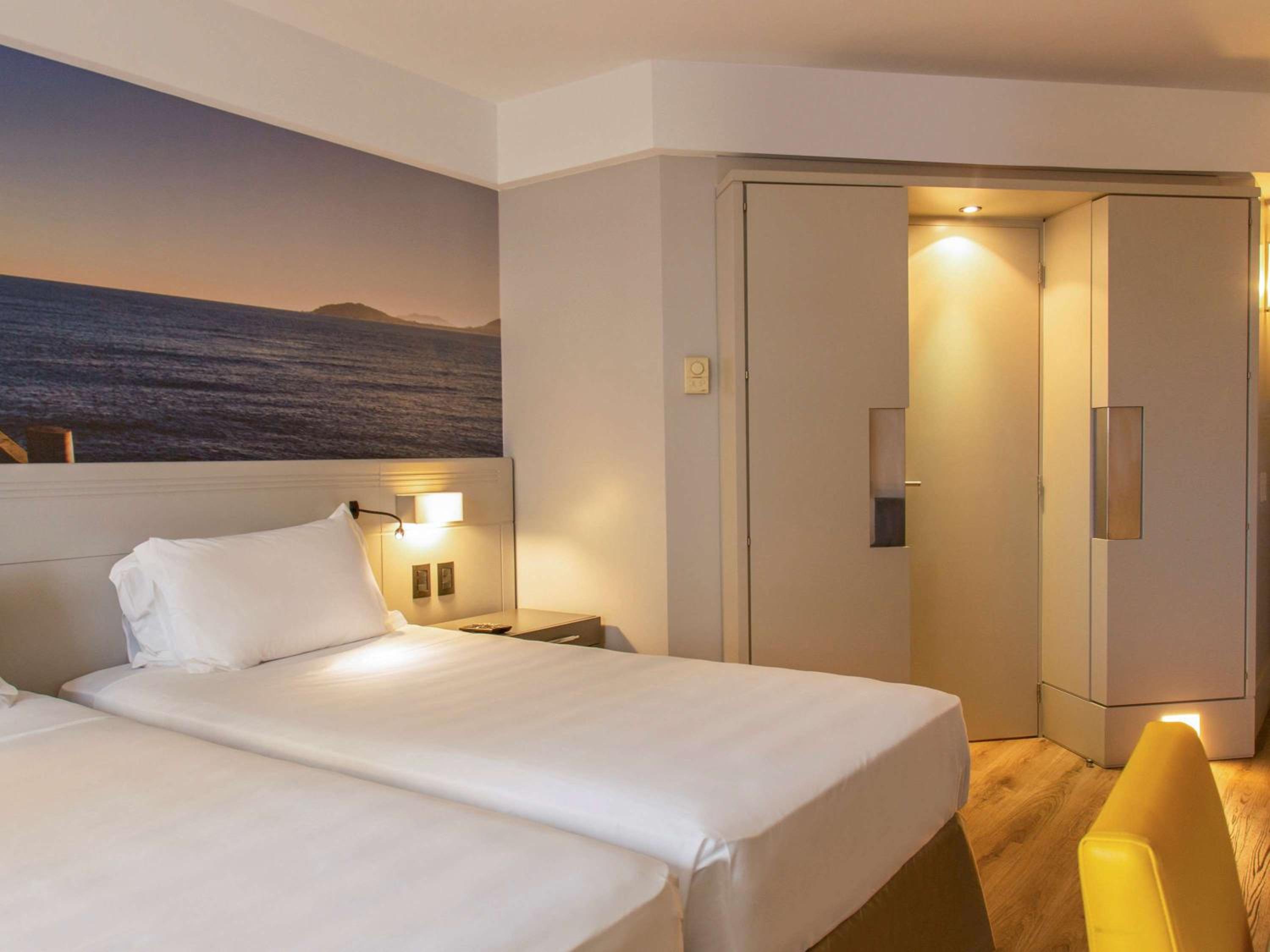 Twin Room with Two Twin Beds - Photo 3