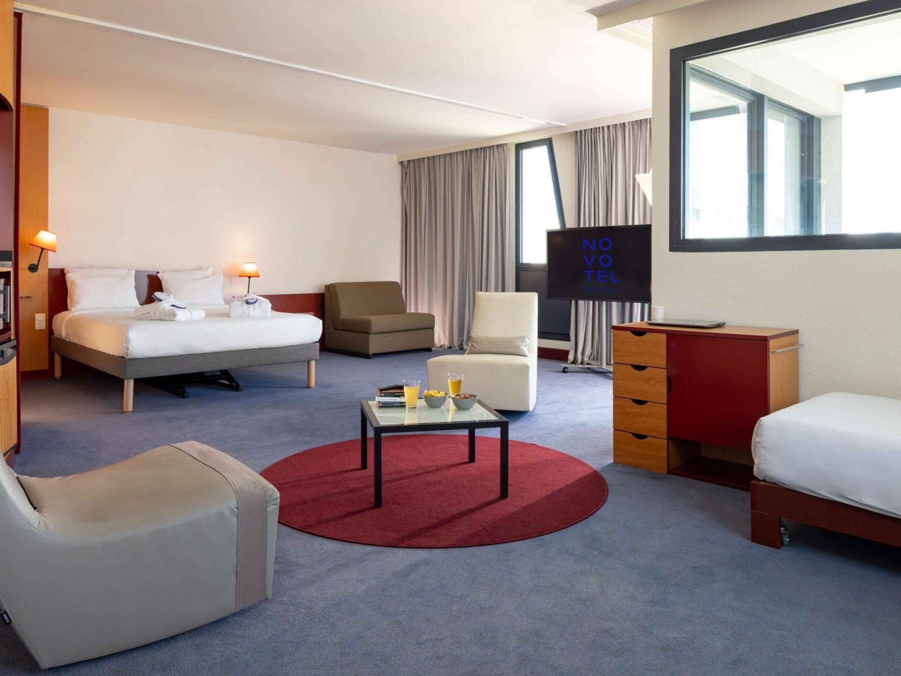 Executive Suite with Queen Bed and Extra Bed - Photo 3