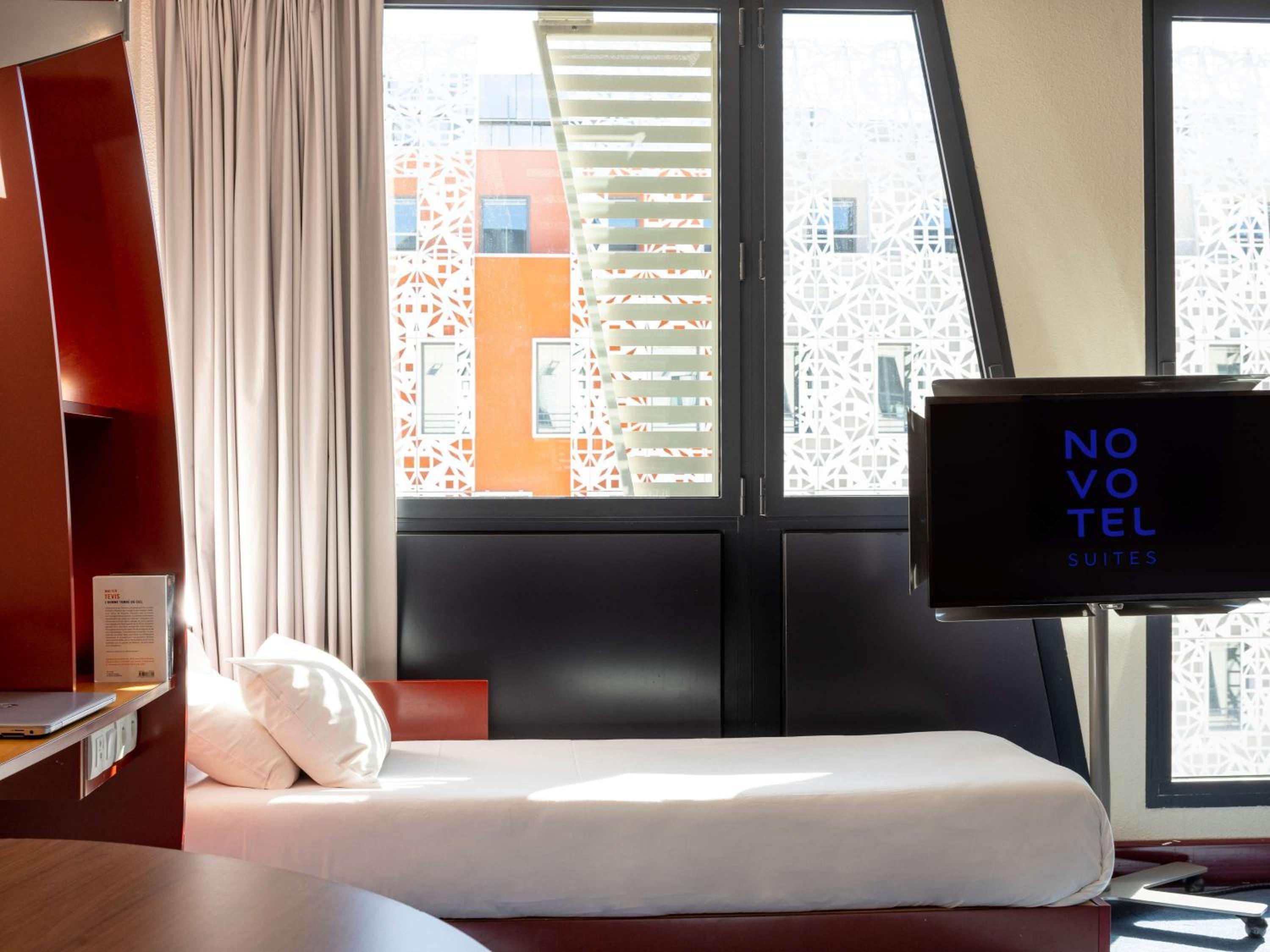 Superior Suite with Double Bed and Two Single Beds - Photo 6