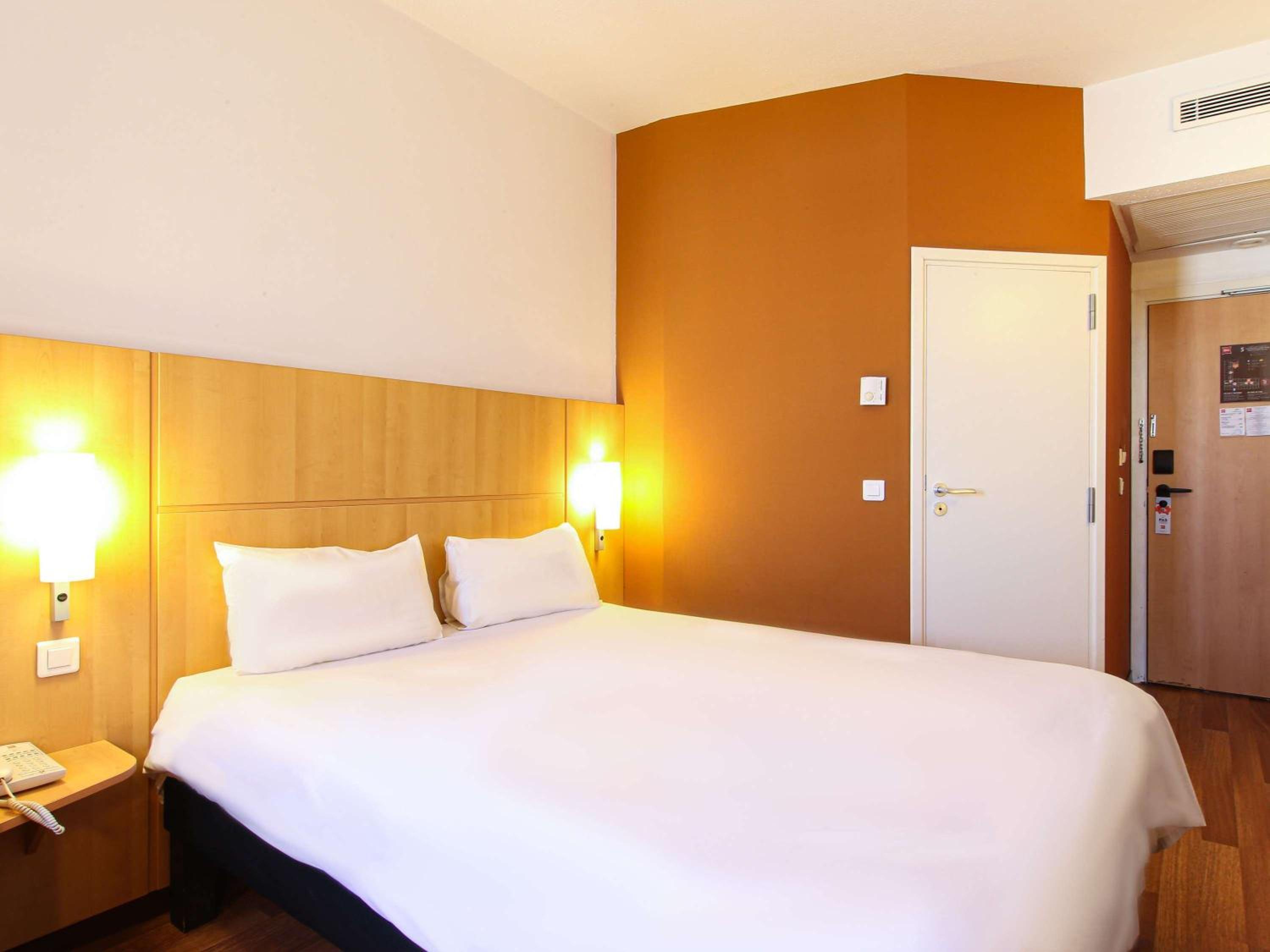 Standard Double Room - Photo 9